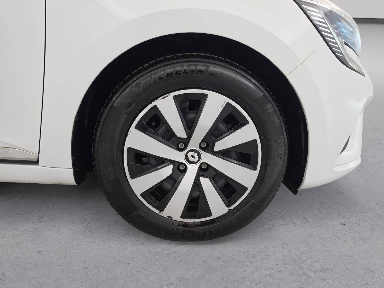 Vente en ligne Renault Clio 5 Clio TCe 90 au prix de 13 800 €