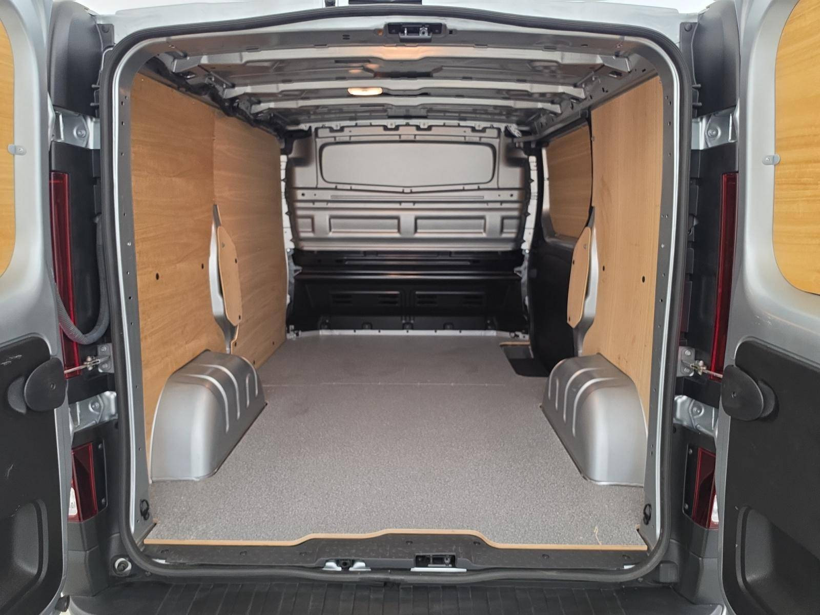 Vente en ligne Renault Trafic 3 Fourgon TRAFIC FG BLUE DCI 170 L1H1 2T8 AUTO au prix de 32 490 €