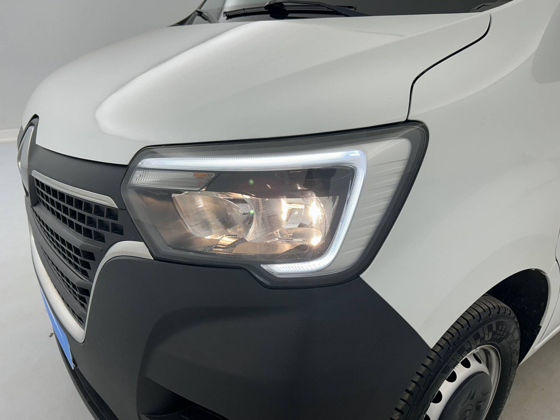 Vente en ligne Renault Master Fourgon MASTER FGN TRAC F3500 L3H3 BLUE DCI 135 au prix de 27 990 €