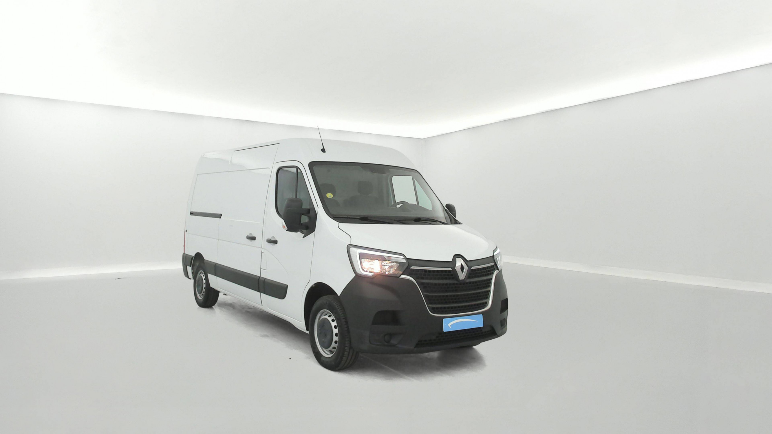 Vente en ligne Renault Master Fourgon MASTER FGN TRAC F3500 L2H2 BLUE DCI 135 au prix de 23 790 €