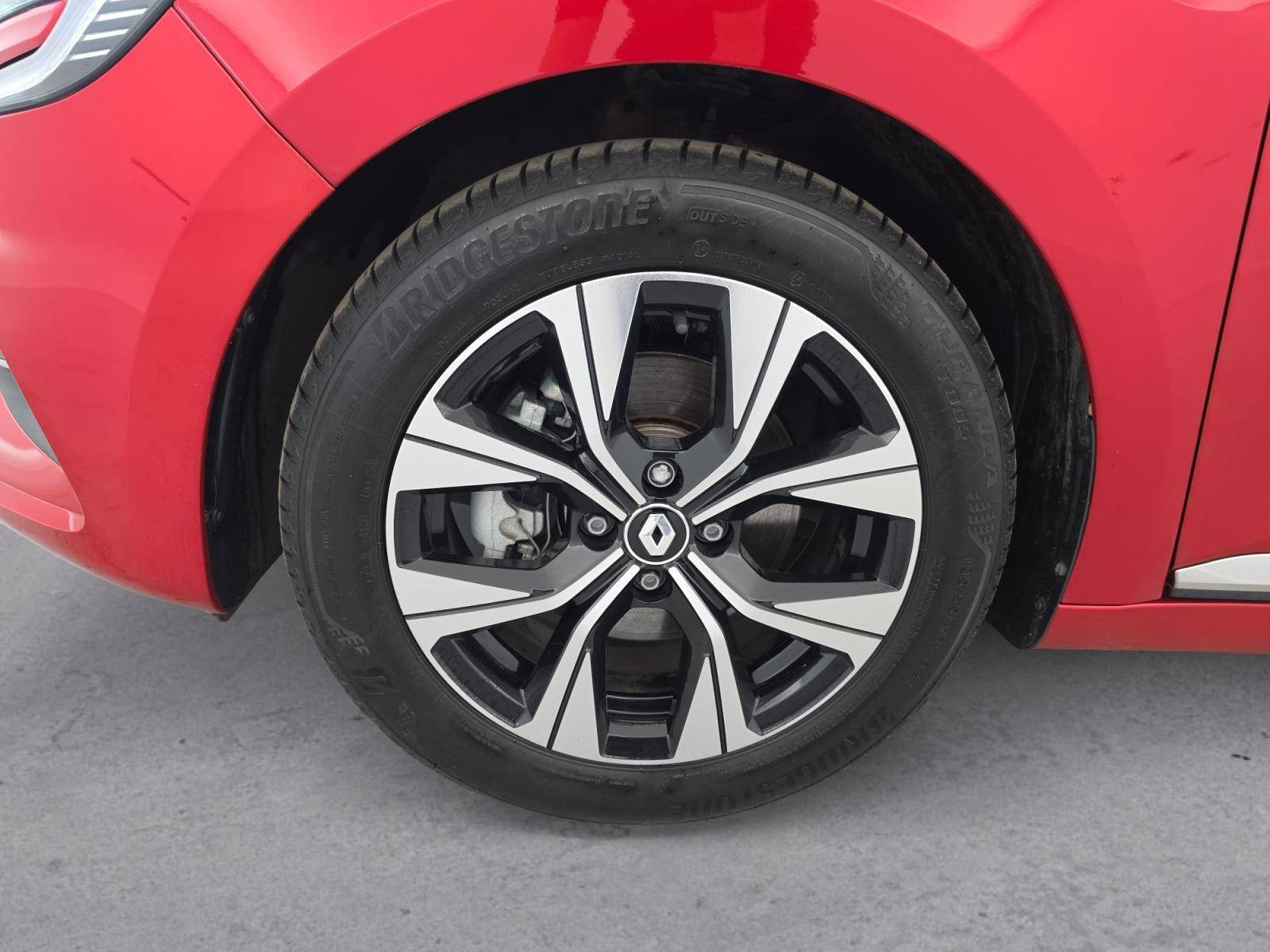 Vente en ligne Renault Clio 5 Clio E-Tech full hybrid 145 au prix de 17 990 €
