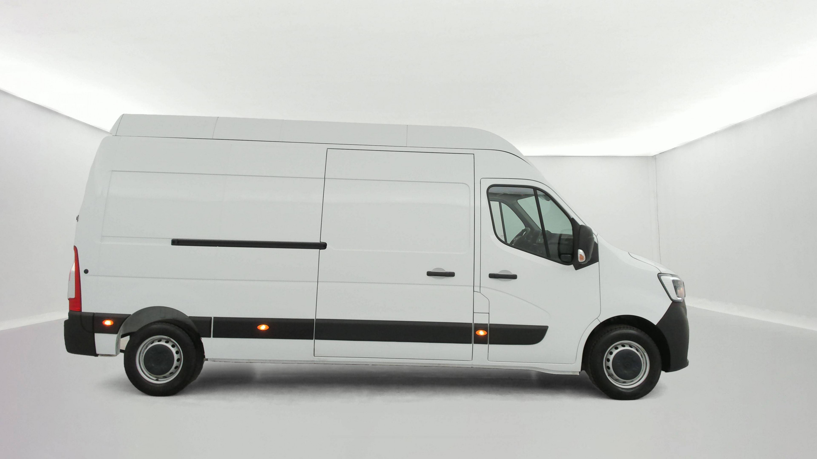 Vente en ligne Renault Master Fourgon MASTER FGN TRAC F3500 L3H3 BLUE DCI 135 au prix de 26 490 €