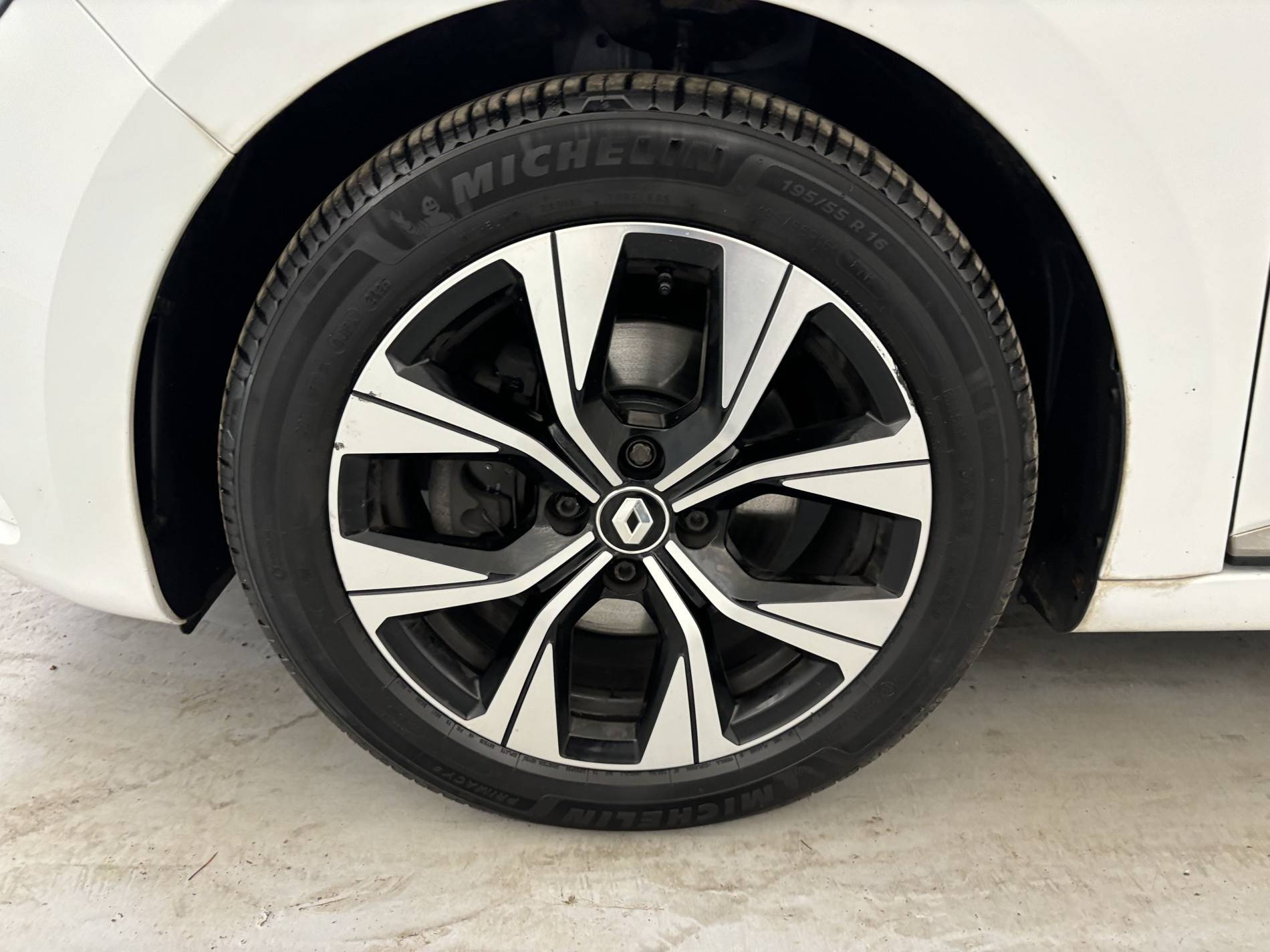 Vente en ligne Renault Clio 5 CLIO SOCIETE BLUE DCI 100 au prix de 10 990 €