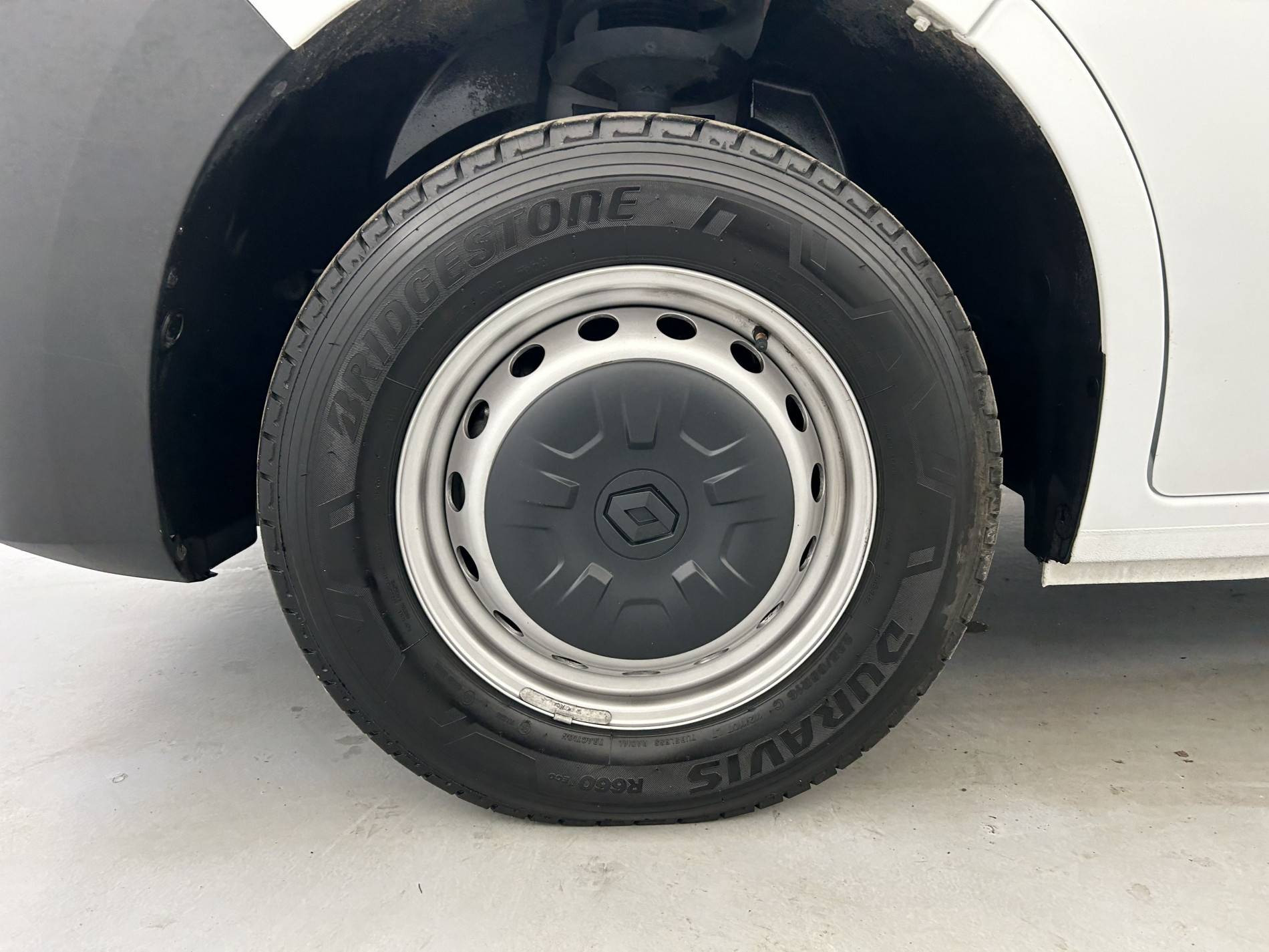 Vente en ligne Renault Master Fourgon MASTER FGN TRAC F3500 L2H2 BLUE DCI 135 au prix de 24 490 €