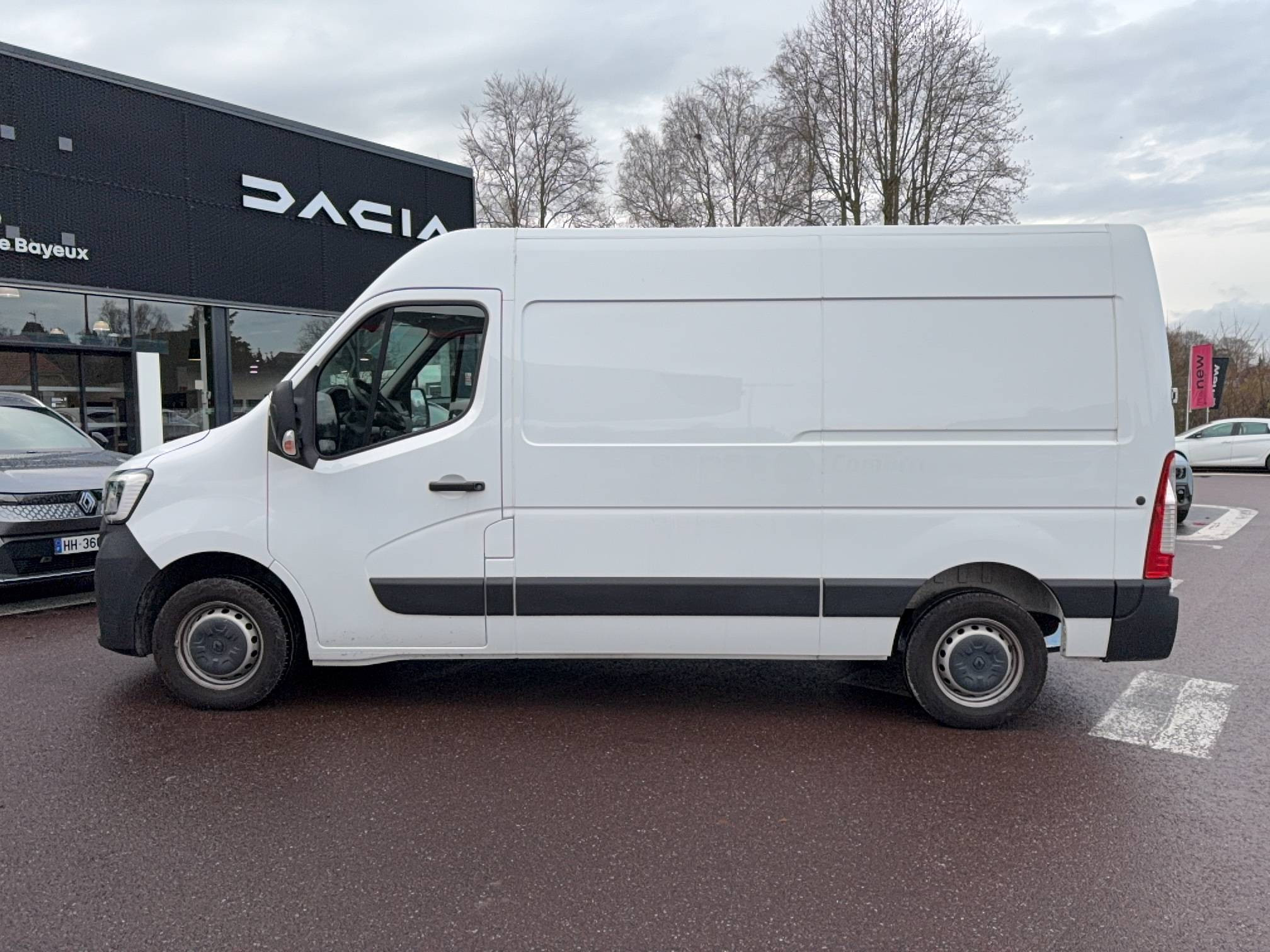 Vente en ligne Renault Master Fourgon MASTER FGN TRAC F3500 L2H2 BLUE DCI 135 au prix de 24 490 €