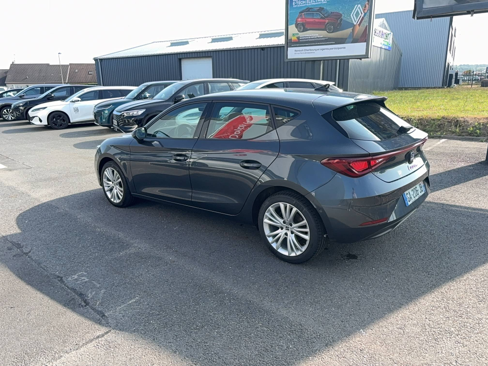 Vente en ligne Seat Leon Sportstourer  1.0 TSI 110 BVM6 au prix de 15 990 €