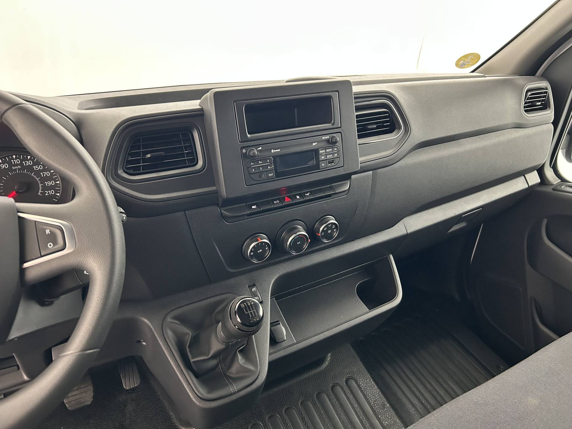 Vente en ligne Renault Master Fourgon MASTER FGN TRAC F3500 L2H2 BLUE DCI 135 au prix de 24 990 €