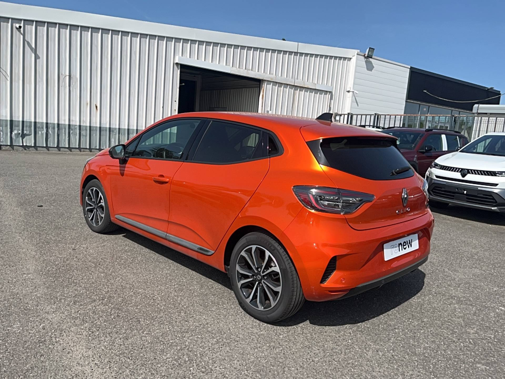 Vente en ligne Renault Clio 5 Clio E-Tech full hybrid 145 au prix de 18 990 €