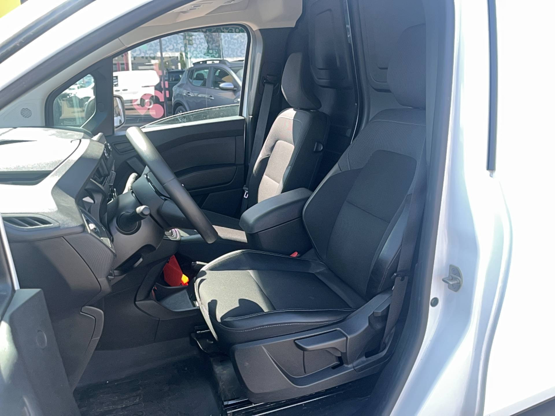 Vente en ligne Renault Kangoo Van  BLUE DCI 95 EDC au prix de 17 991 €