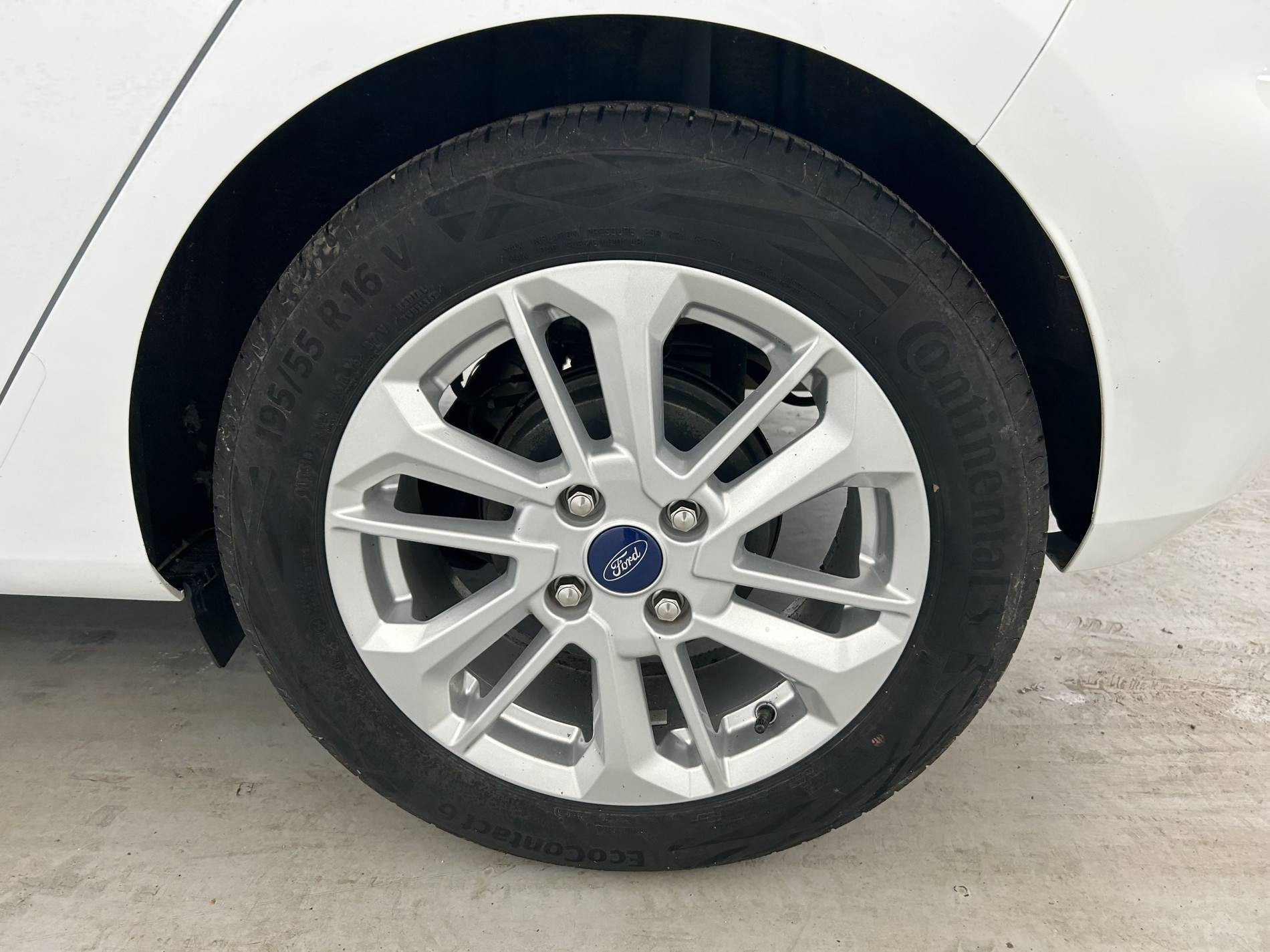 Vente en ligne Ford Fiesta  1.0 Flexifuel 95 ch S&S BVM6 au prix de 17 490 €