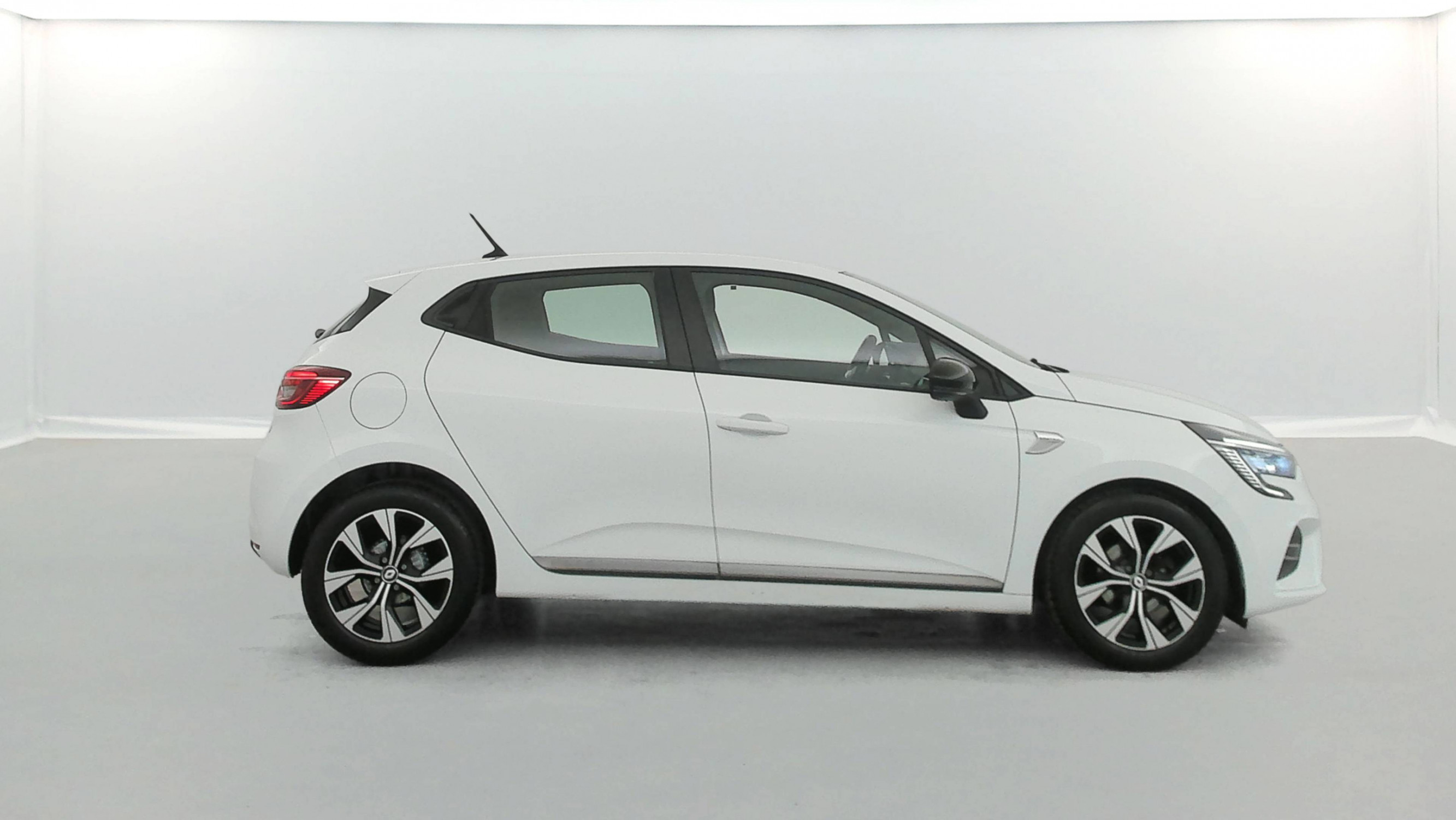 Vente en ligne Renault Clio 5 Clio TCe 90 - 21N au prix de 13 790 €