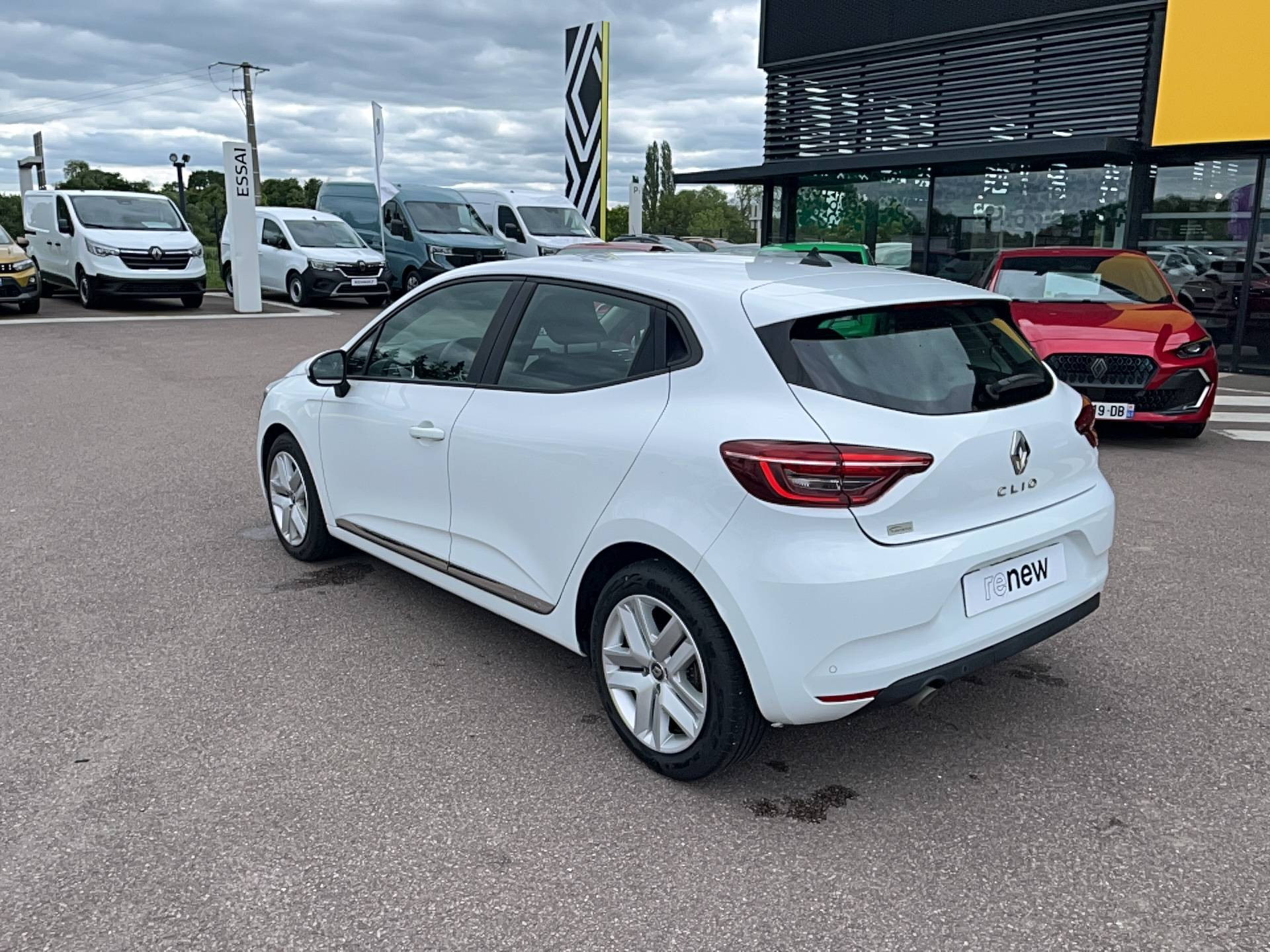 Vente en ligne Renault Clio 5 Clio TCe 90 - 21 au prix de 13 491 €