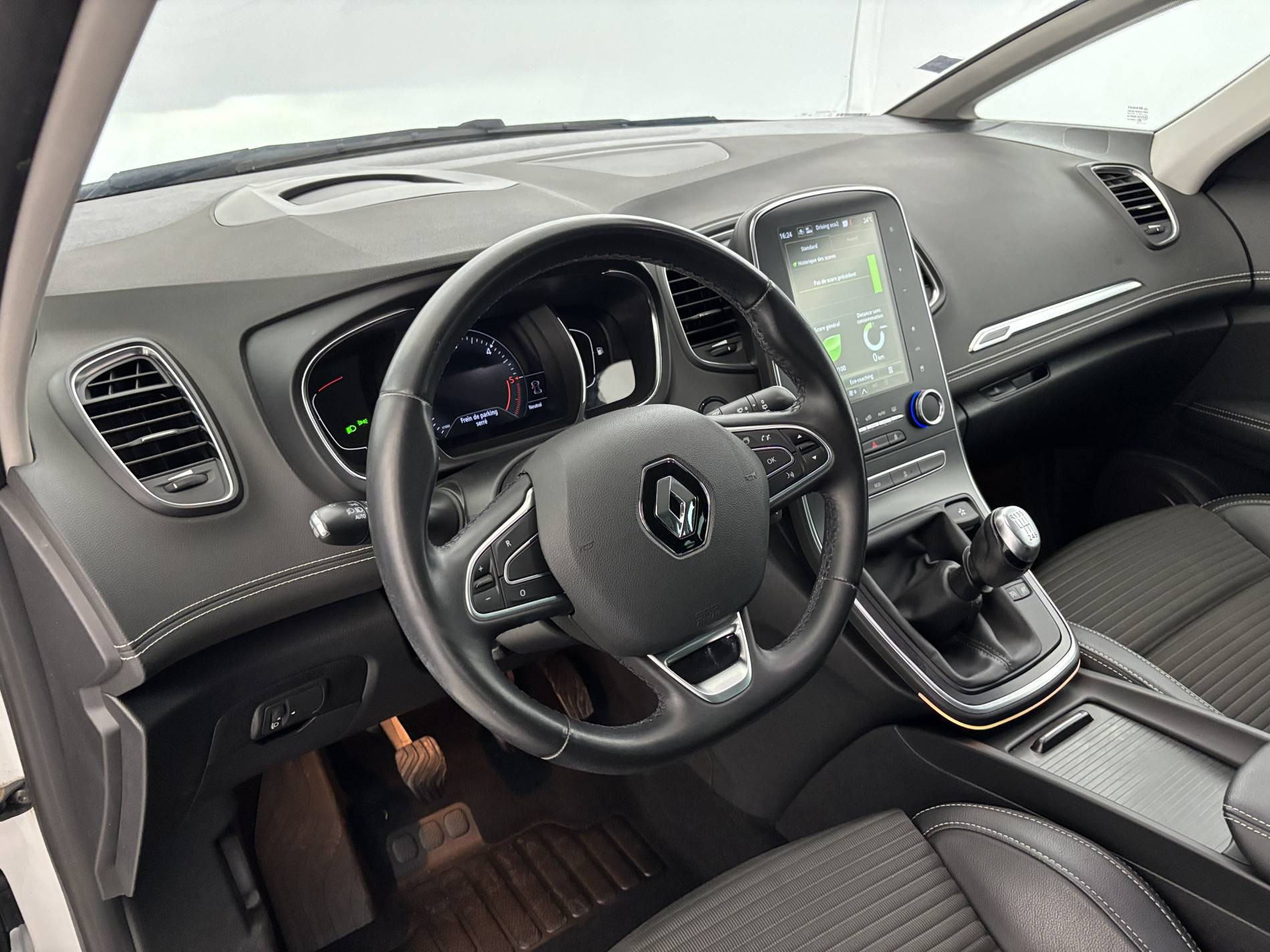 Vente en ligne Renault Scenic 4 Scenic Blue dCi 120 au prix de 16 900 €
