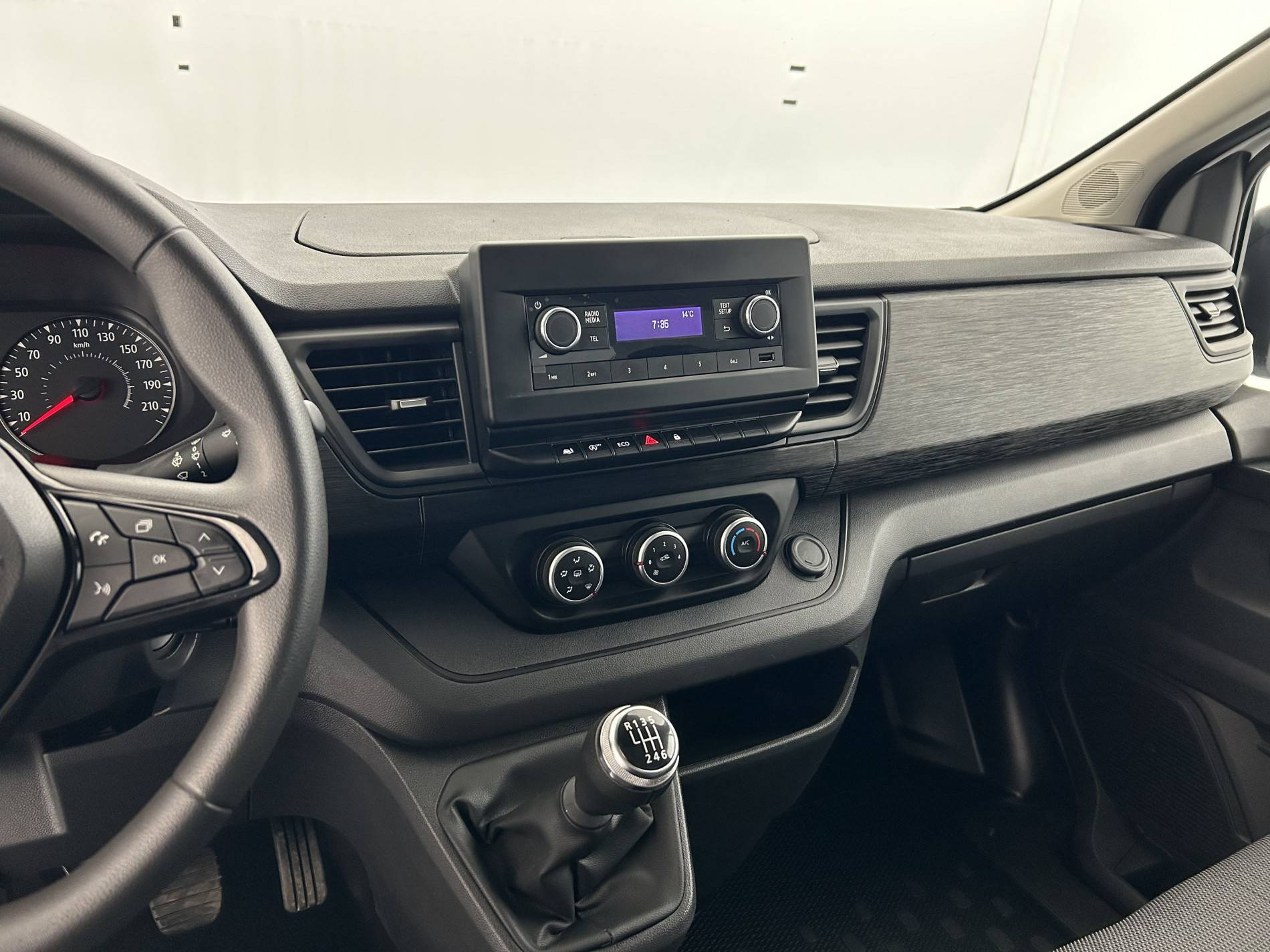 Vente en ligne Renault Trafic 3 Fourgon TRAFIC FGN L1H1 3000 KG BLUE DCI 130 au prix de 24 990 €