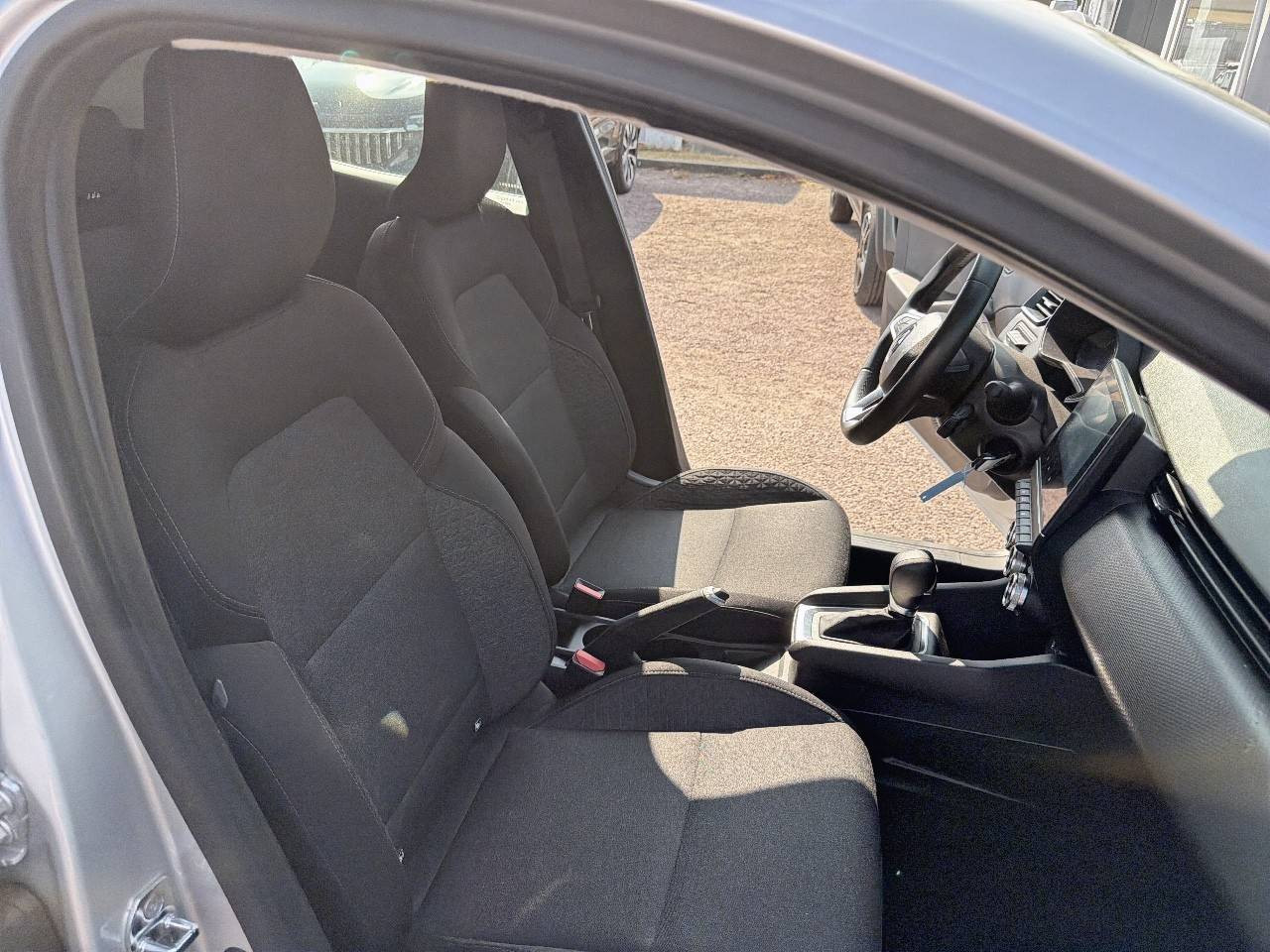 Vente en ligne Renault Clio 5 Clio E-Tech 140 - 21N au prix de 13 990 €