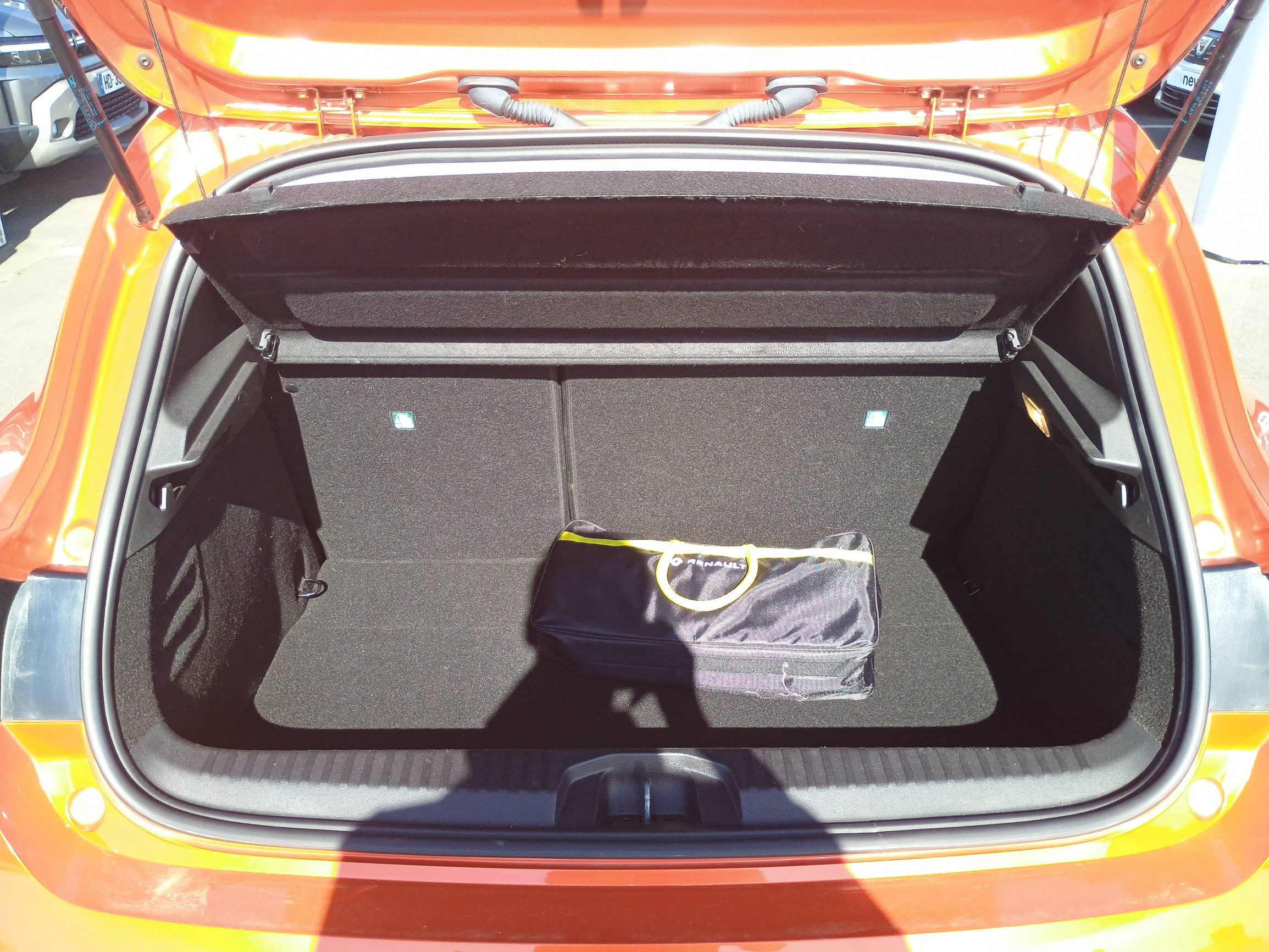 Vente en ligne Renault Clio 5 Clio E-Tech full hybrid 145 au prix de 16 300 €
