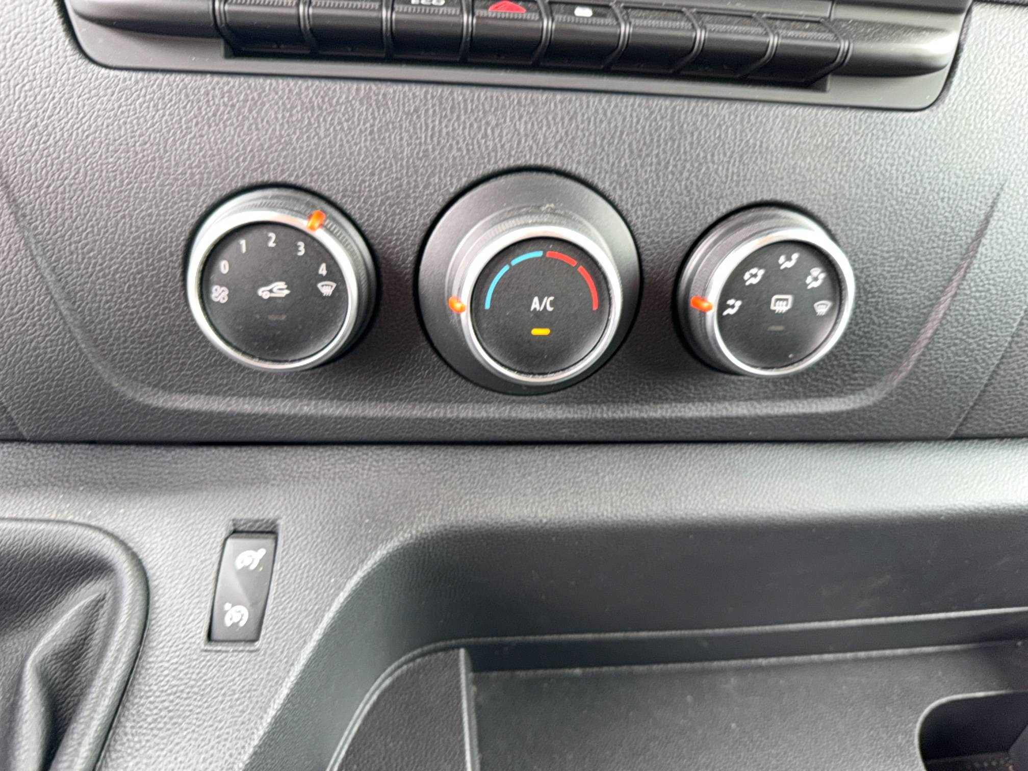 Vente en ligne Renault Master Fourgon MASTER FGN TRAC F3500 L3H3 BLUE DCI 135 au prix de 23 990 €