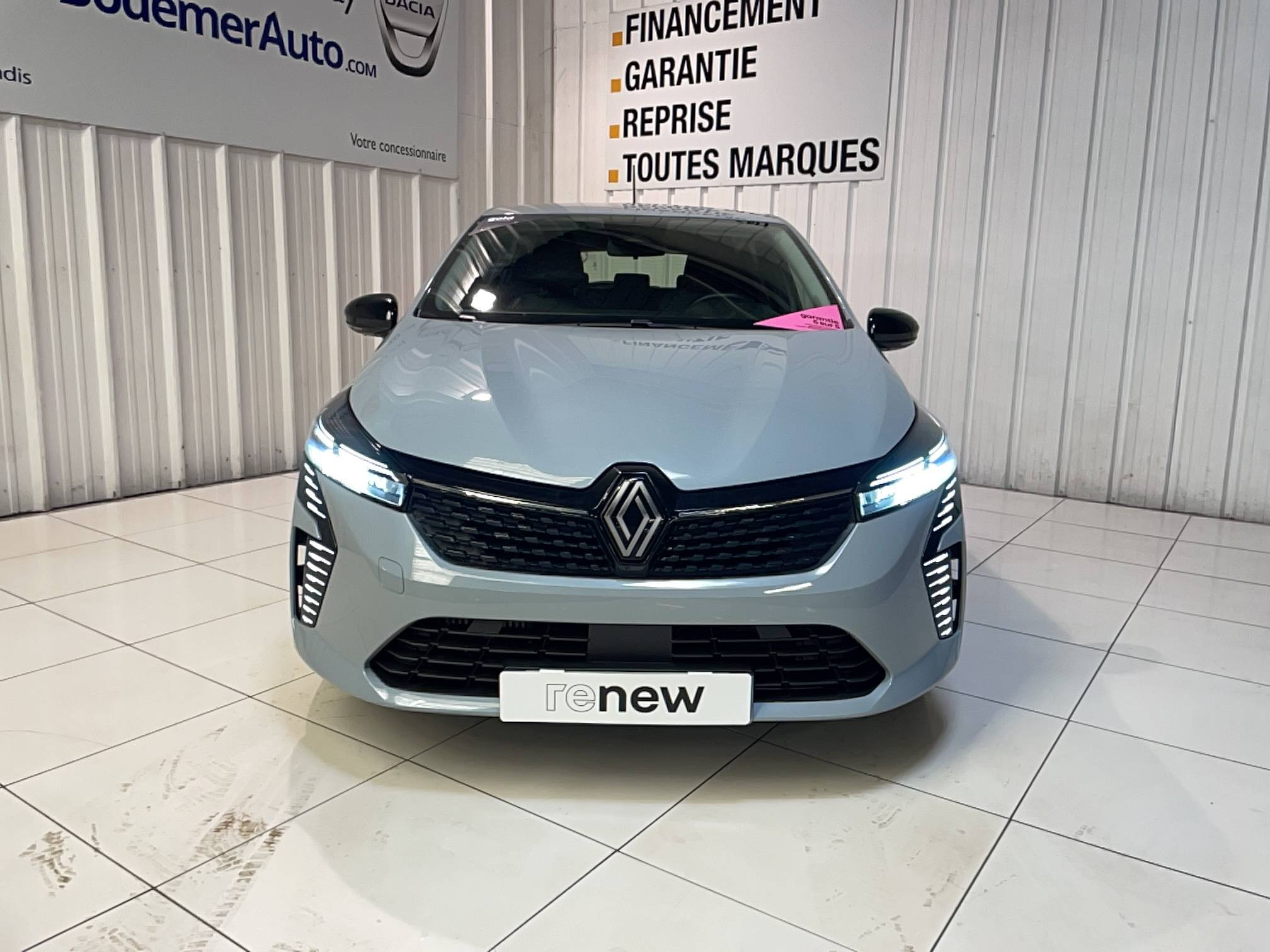Vente en ligne Renault Clio 5 Clio TCe 90 au prix de 15 990 €