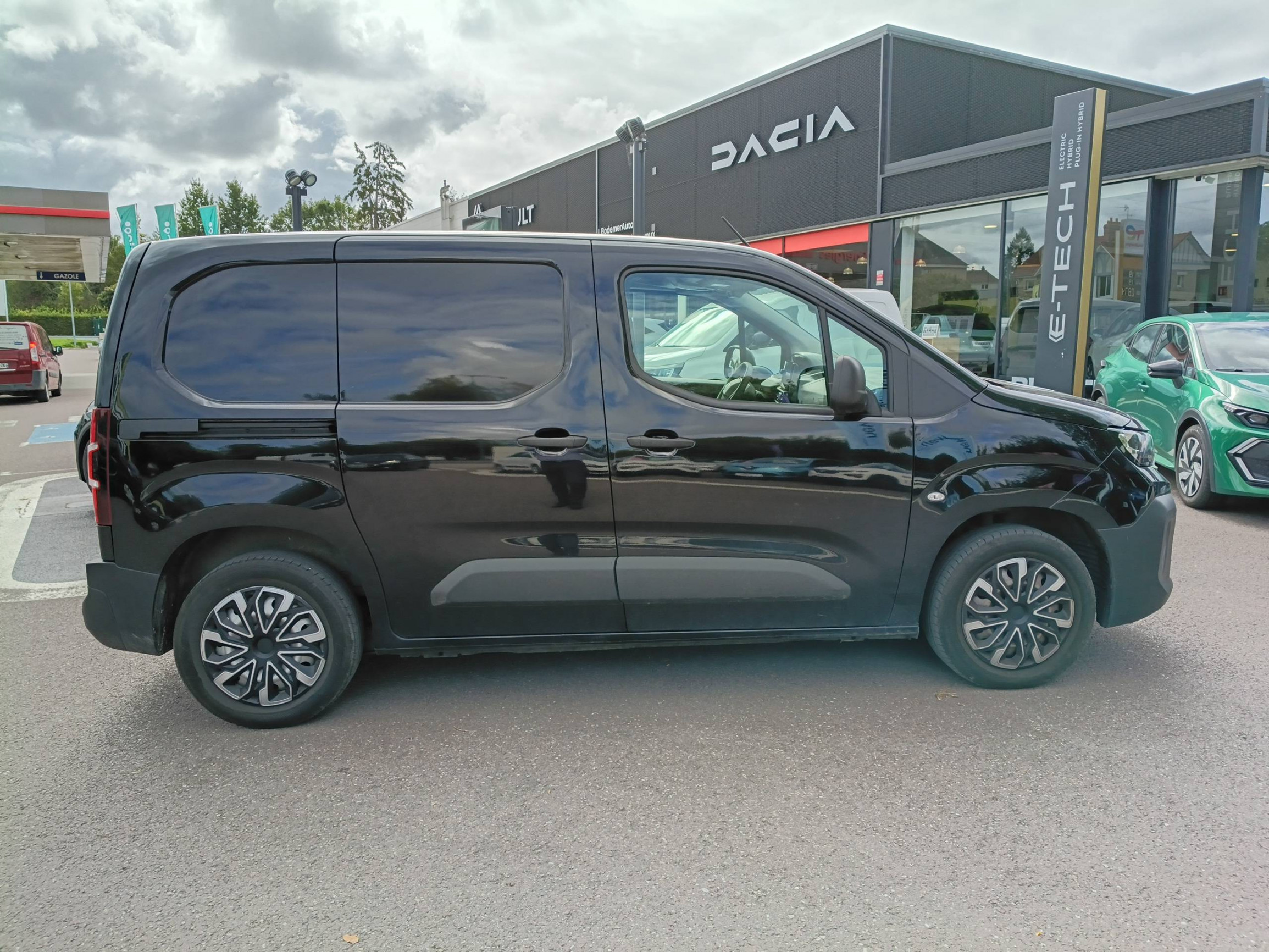Vente en ligne Peugeot Partner Fourgon  M 650 KG BLUEHDI 130 S&S BVM6 au prix de 19 990 €