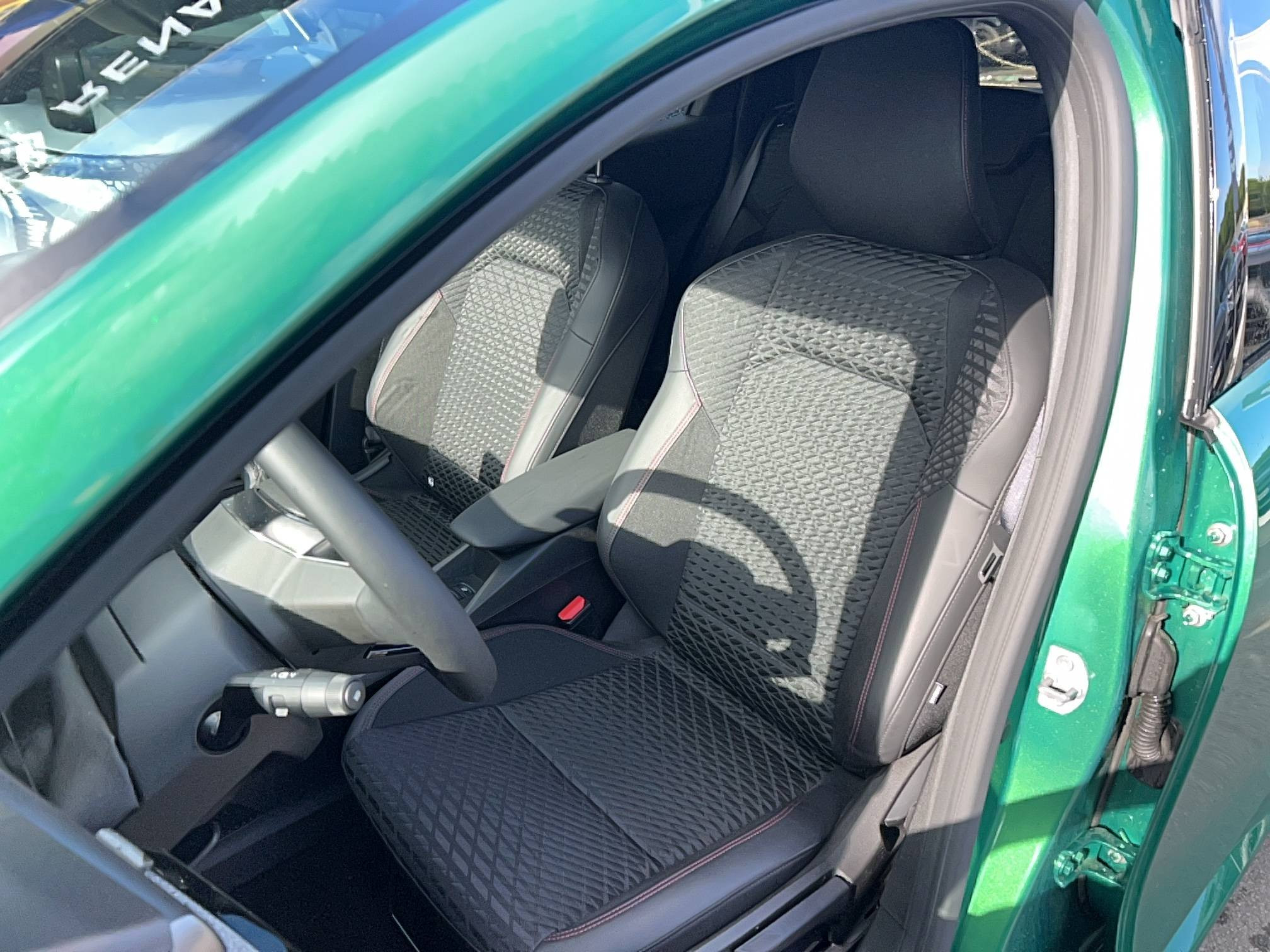 Vente en ligne Renault Clio 6 Clio E-Tech full hybrid 160 ch au prix de 27 490 €