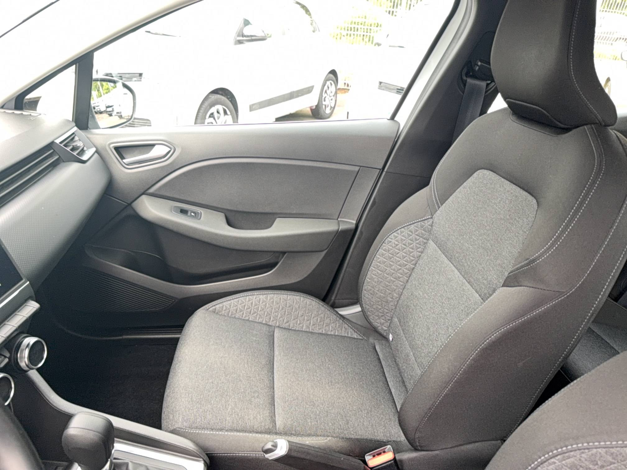 Vente en ligne Renault Clio 5 Clio E-Tech 140 - 21N au prix de 13 290 €
