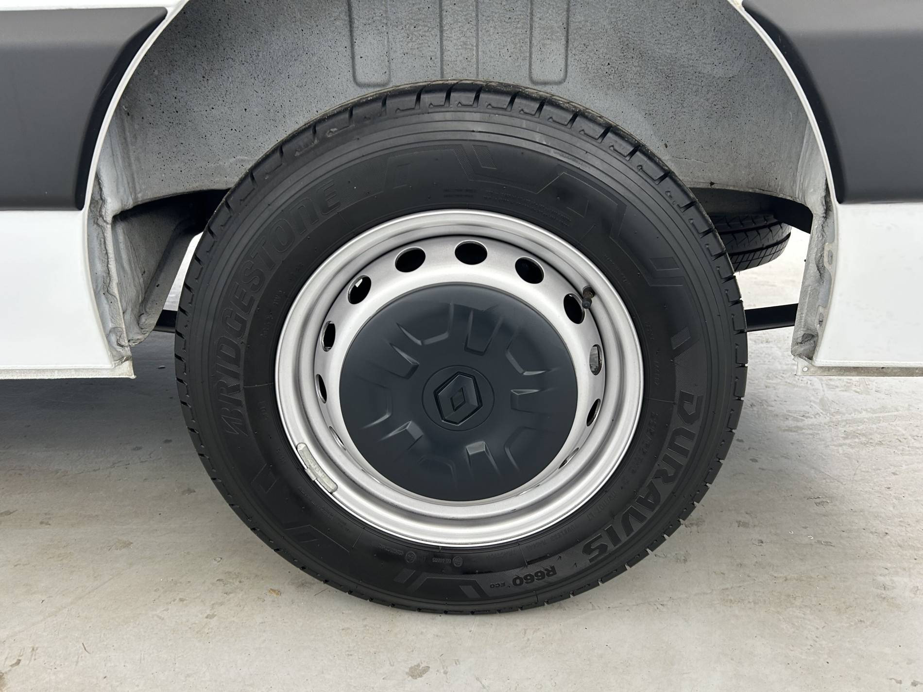 Vente en ligne Renault Master Fourgon MASTER FGN TRAC F3500 L2H2 BLUE DCI 135 au prix de 24 990 €