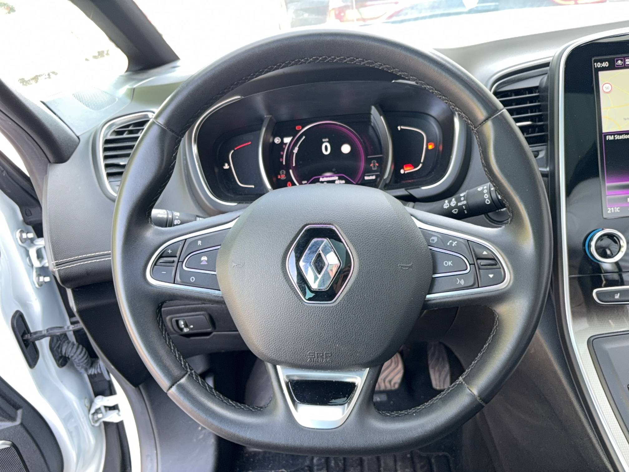 Vente en ligne Renault Grand Scenic 4 Grand Scenic TCe 140 EDC au prix de 22 590 €