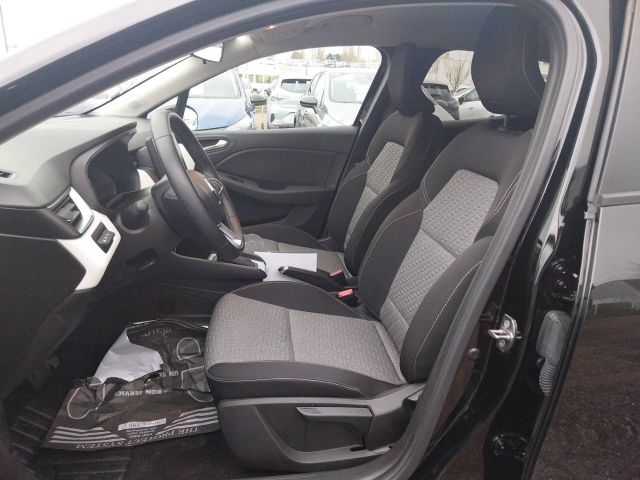 Vente en ligne Renault Clio 5 Clio E-Tech full hybrid 145 au prix de 17 590 €