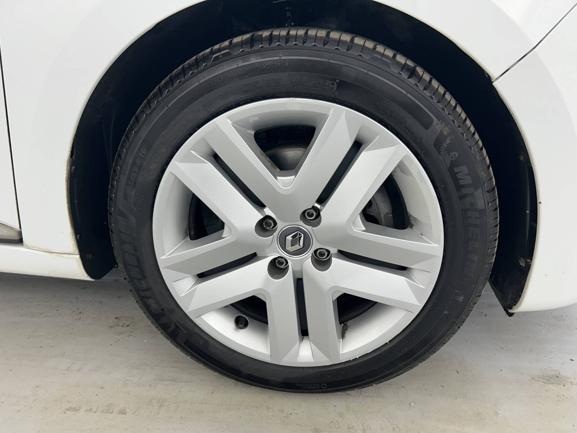 Vente en ligne Renault Clio 5 CLIO SOCIETE BLUE DCI 85 au prix de 11 790 €