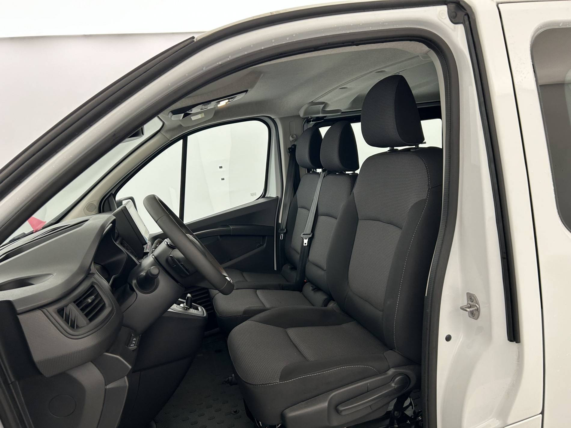 Vente en ligne Renault Trafic Cabine Approfondie  Boite Automatique BLUE DCI 150 L2H1 3T AUTO au prix de 36 490 €