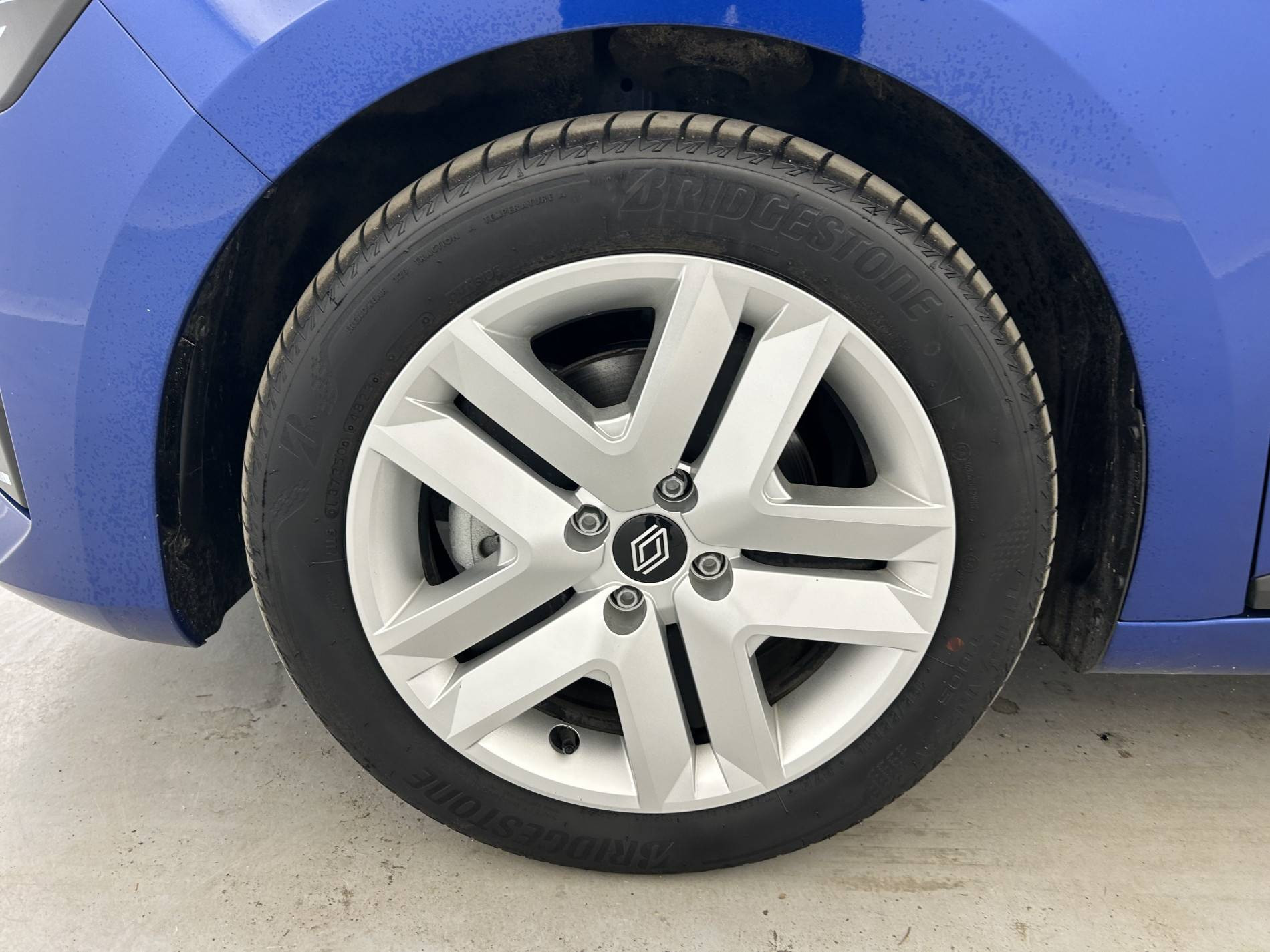 Vente en ligne Renault Clio 5 Clio E-Tech full hybrid 145 au prix de 19 800 €