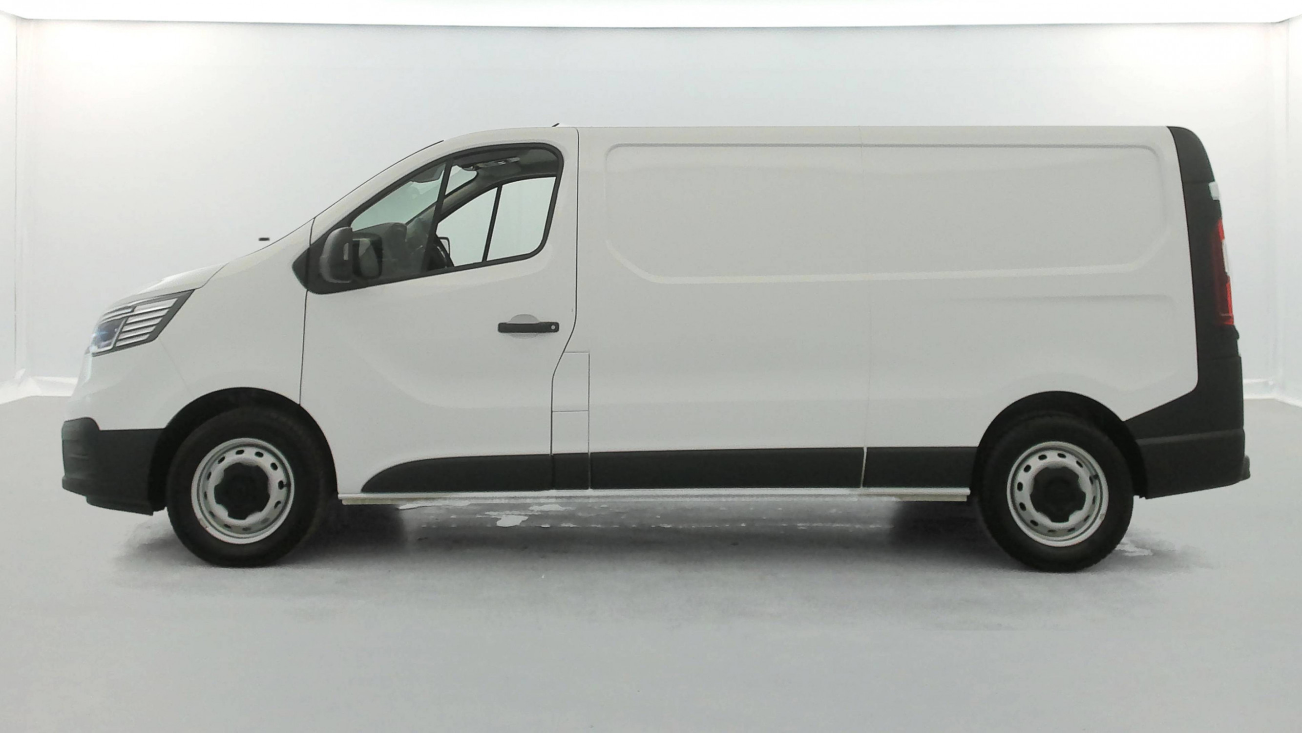 Vente en ligne Renault Trafic 3 Fourgon TRAFIC FGN L2H1 3000 KG BLUE DCI 130 au prix de 23 990 €
