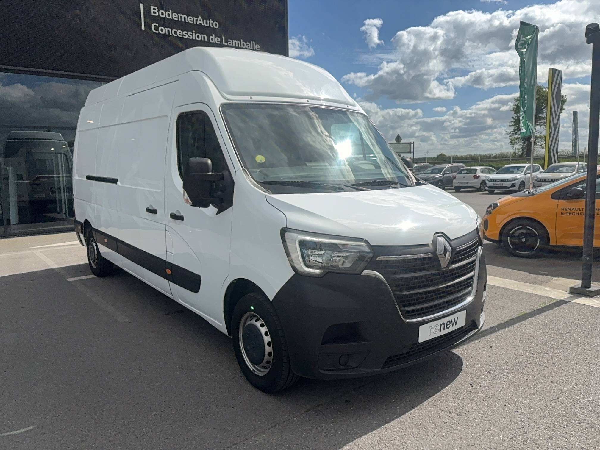Vente en ligne Renault Master Fourgon MASTER FGN TRAC F3500 L3H3 BLUE DCI 135 au prix de 27 000 €