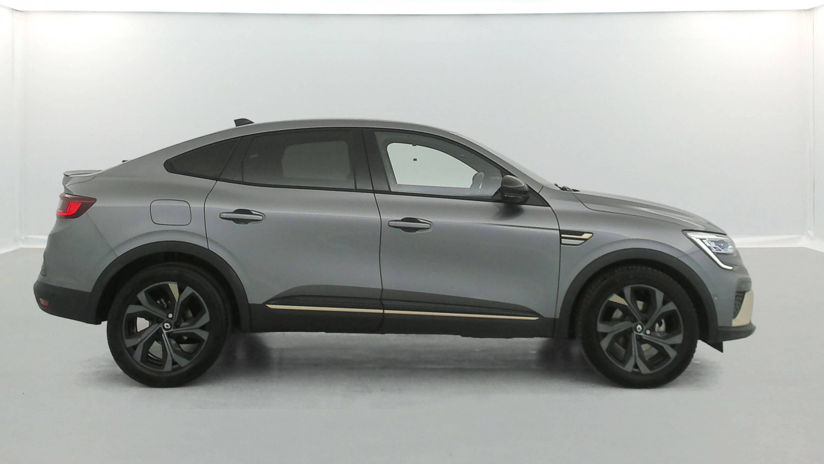 Vente en ligne Renault Arkana  E-Tech hybride 145 - 22 au prix de 21 800 €