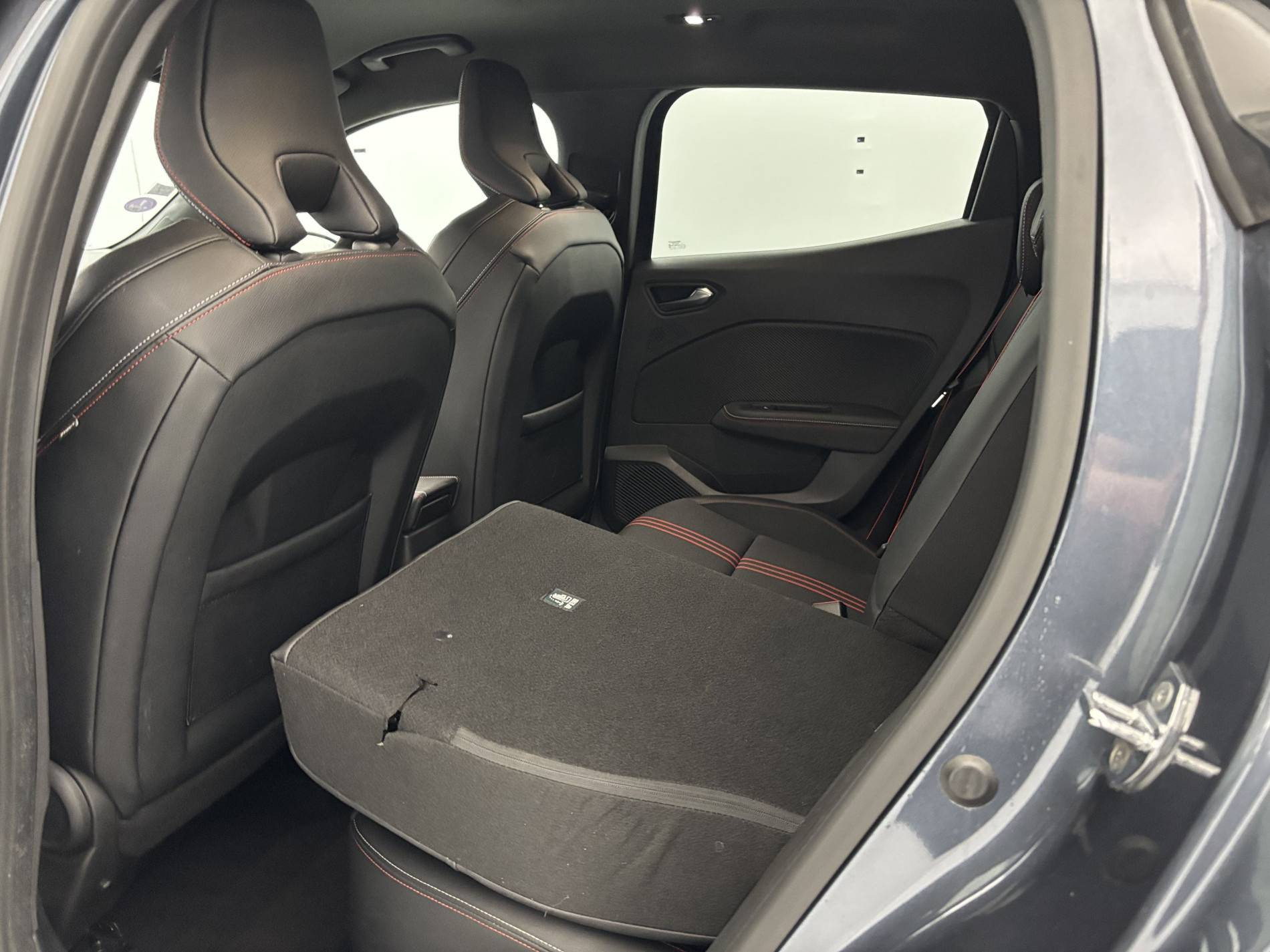 Vente en ligne Renault Clio 5 Clio E-Tech 140 - 21N au prix de 17 990 €