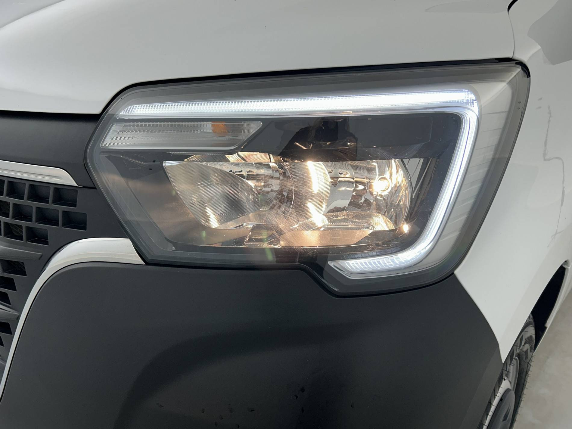 Vente en ligne Renault Master Fourgon MASTER FGN TRAC F3500 L2H2 BLUE DCI 135 au prix de 23 790 €