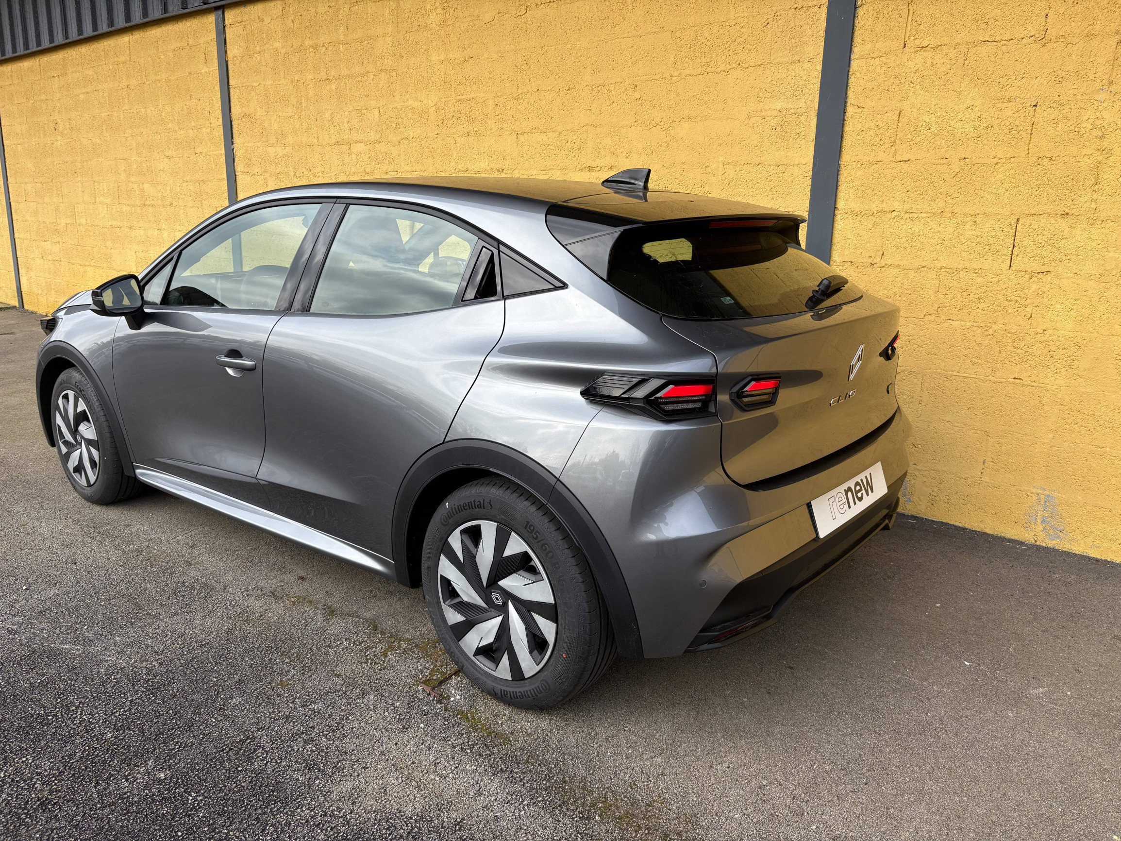 Vente en ligne Renault Clio 6 Clio E-Tech full hybrid 160 ch au prix de 24 490 €