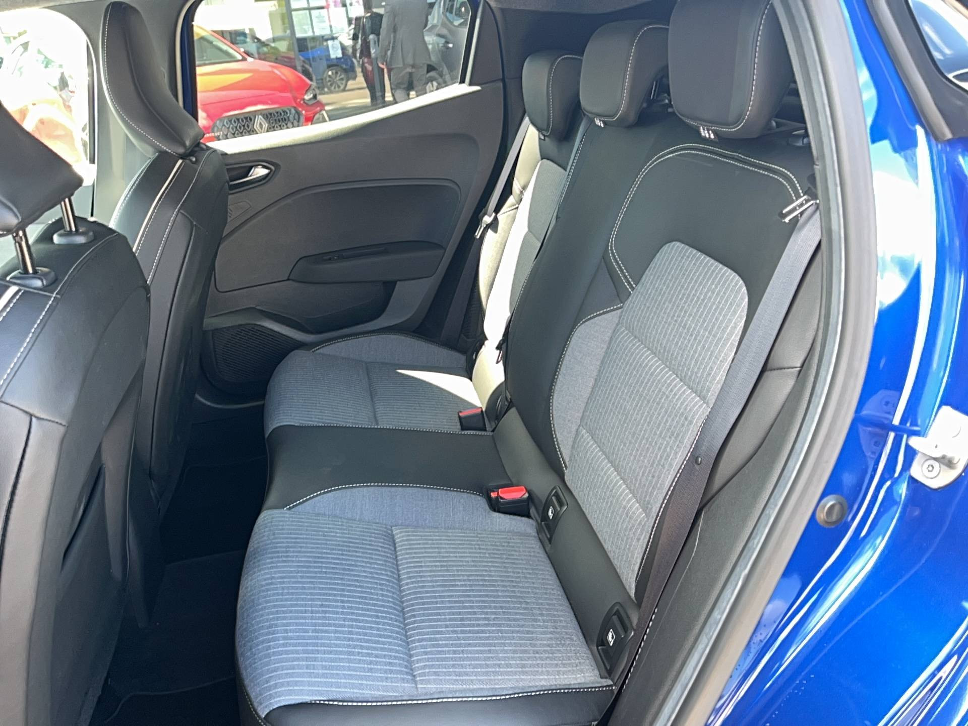 Vente en ligne Renault Clio 5 Clio E-Tech full hybrid 145 au prix de 20 791 €