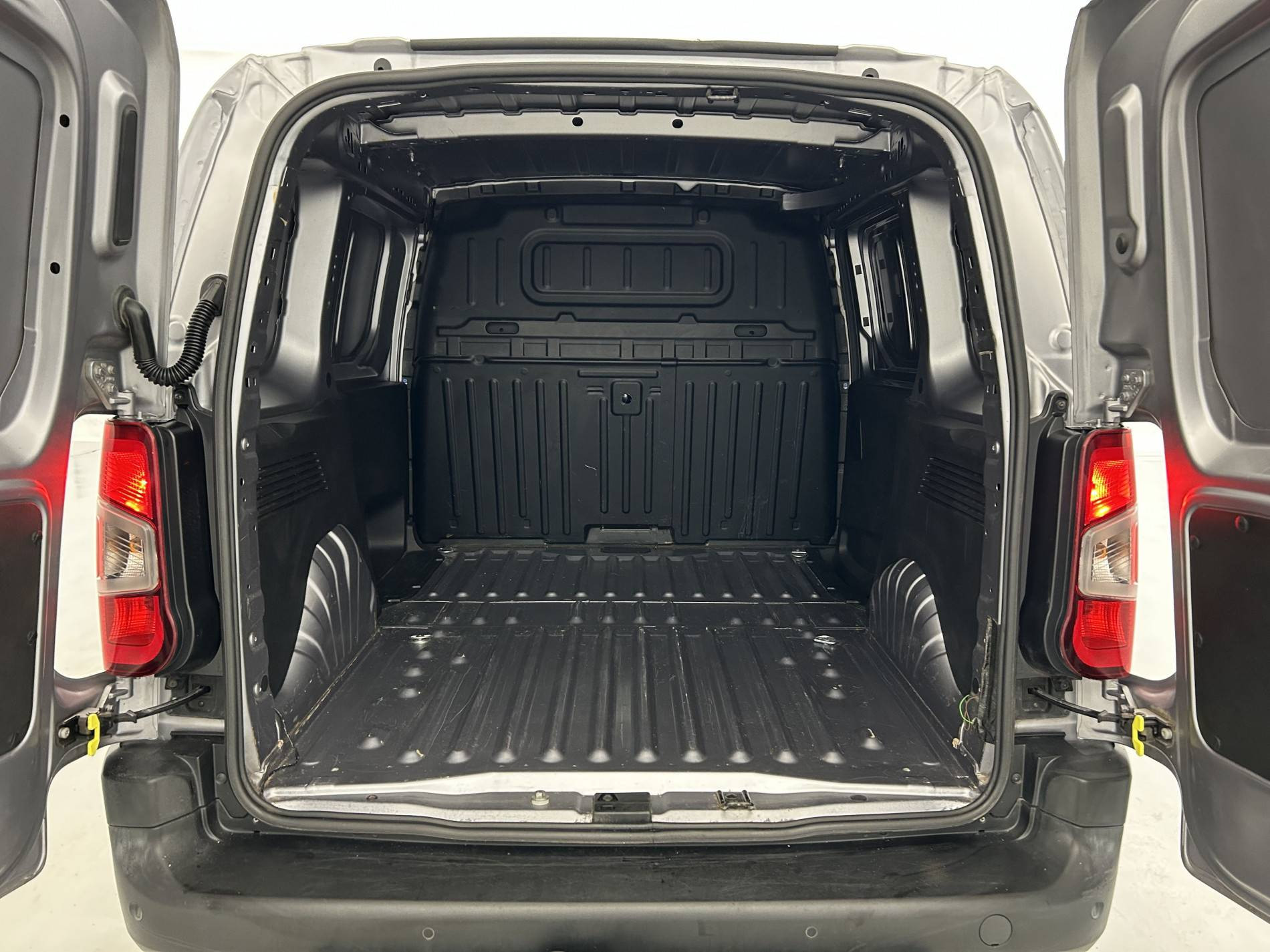 Vente en ligne Peugeot Partner Fourgon  STANDARD 650 KG BLUEHDI 100 S&S BVM5 au prix de 11 790 €