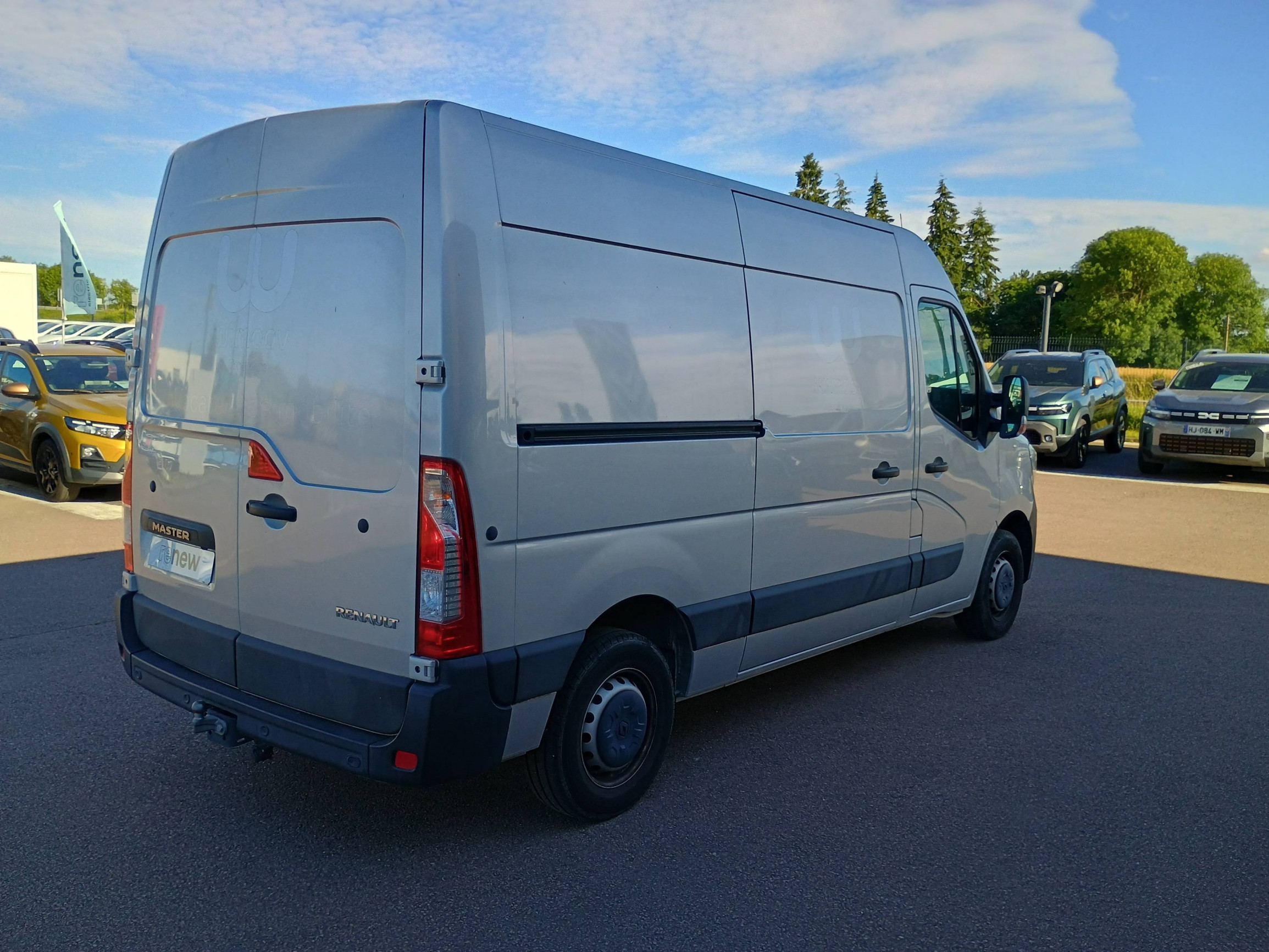 Vente en ligne Renault Master Fourgon MASTER FGN TRAC F3500 L2H2 BLUE DCI 180 au prix de 27 991 €