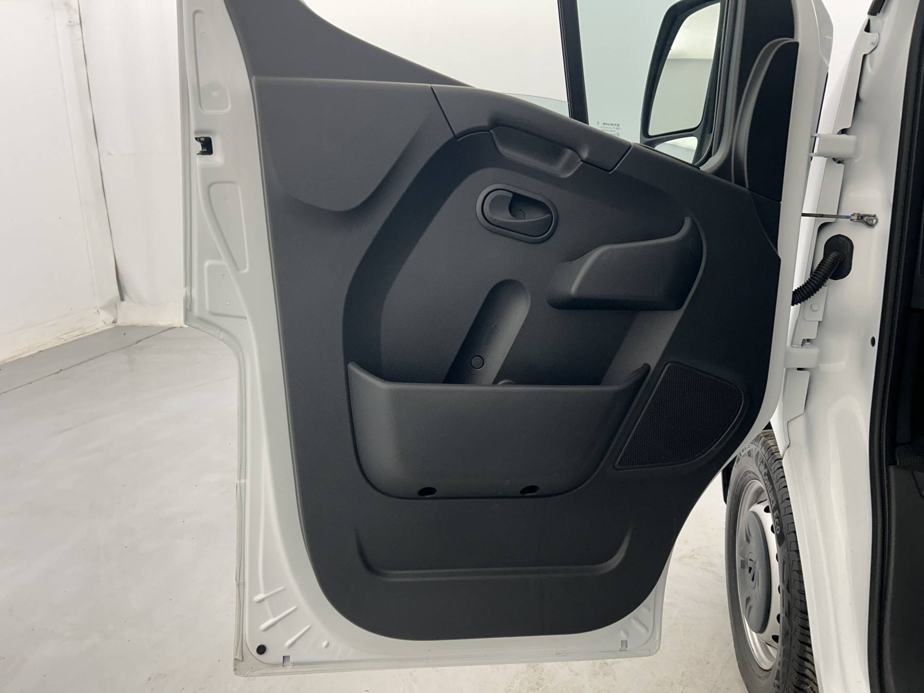 Vente en ligne Renault Master Fourgon MASTER FGN TRAC F3500 L2H2 BLUE DCI 135 au prix de 26 990 €