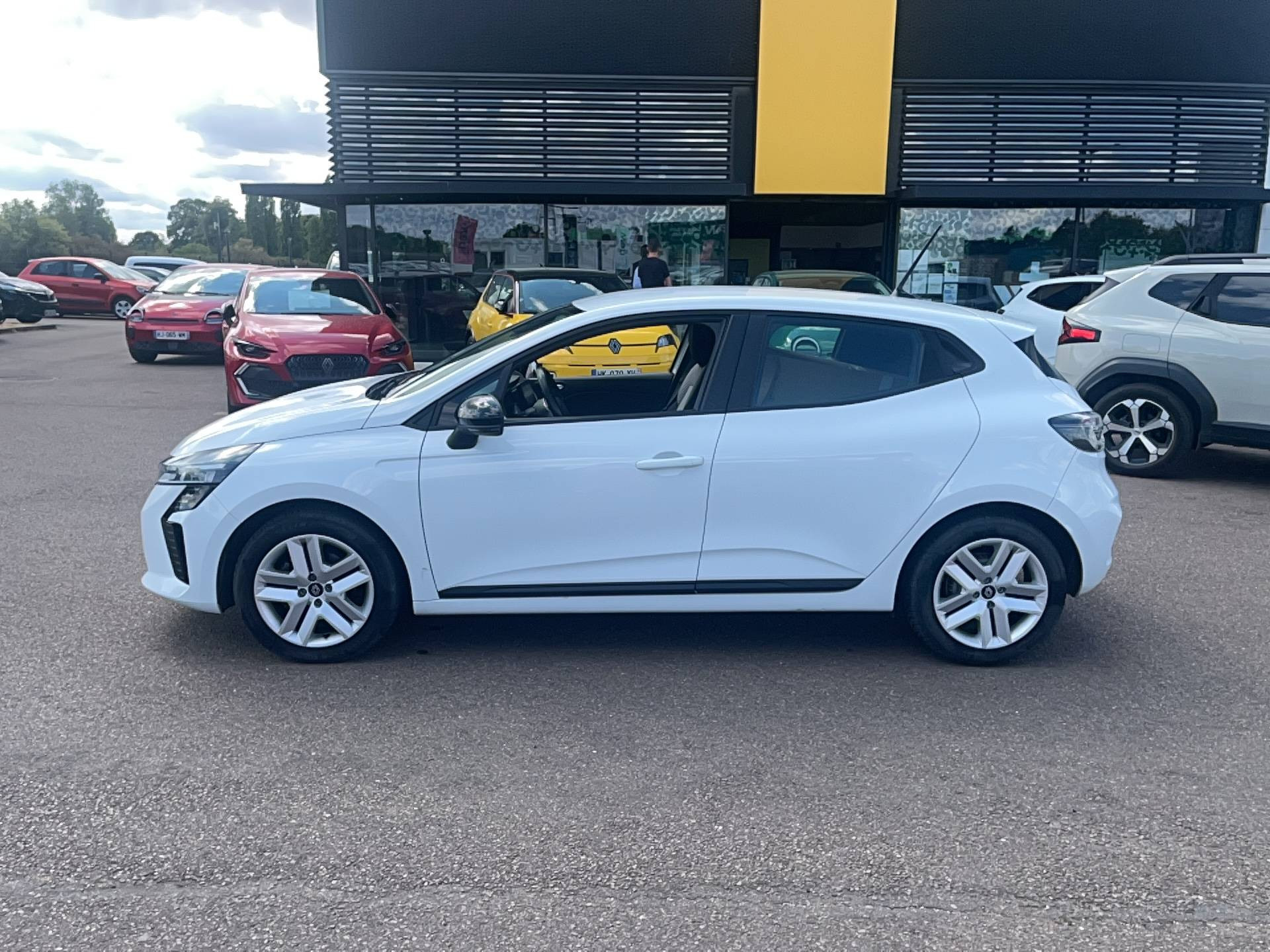 Vente en ligne Renault Clio 5 CLIO SOCIETE BLUE DCI 100 hc GSR2 au prix de 1 €