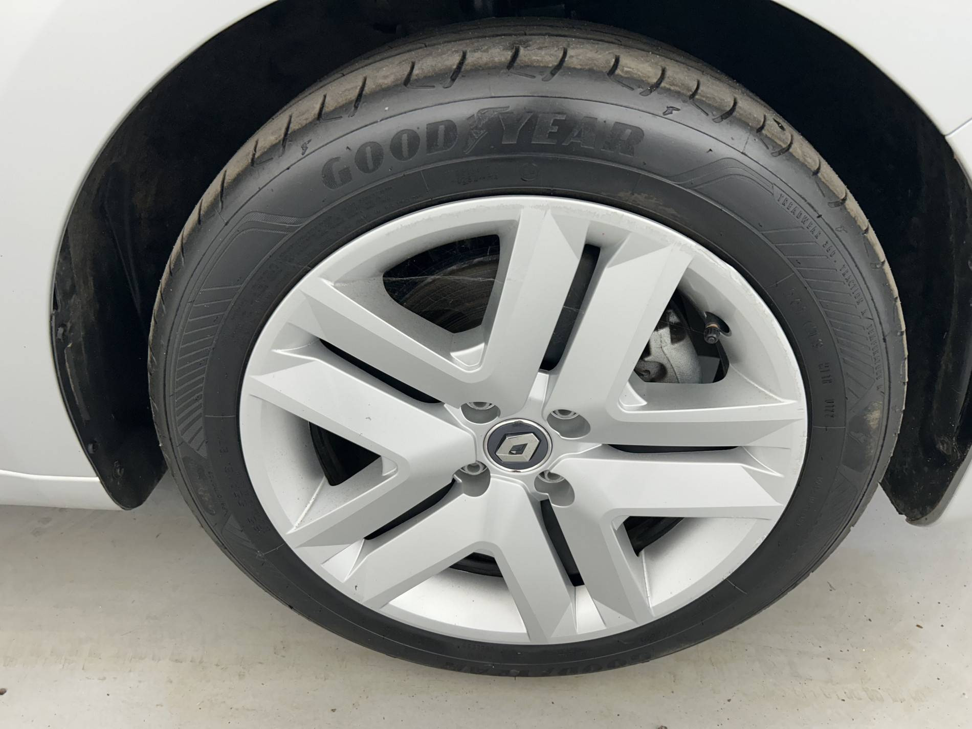Vente en ligne Renault Clio 5 Clio E-Tech 140 - 21N au prix de 16 791 €