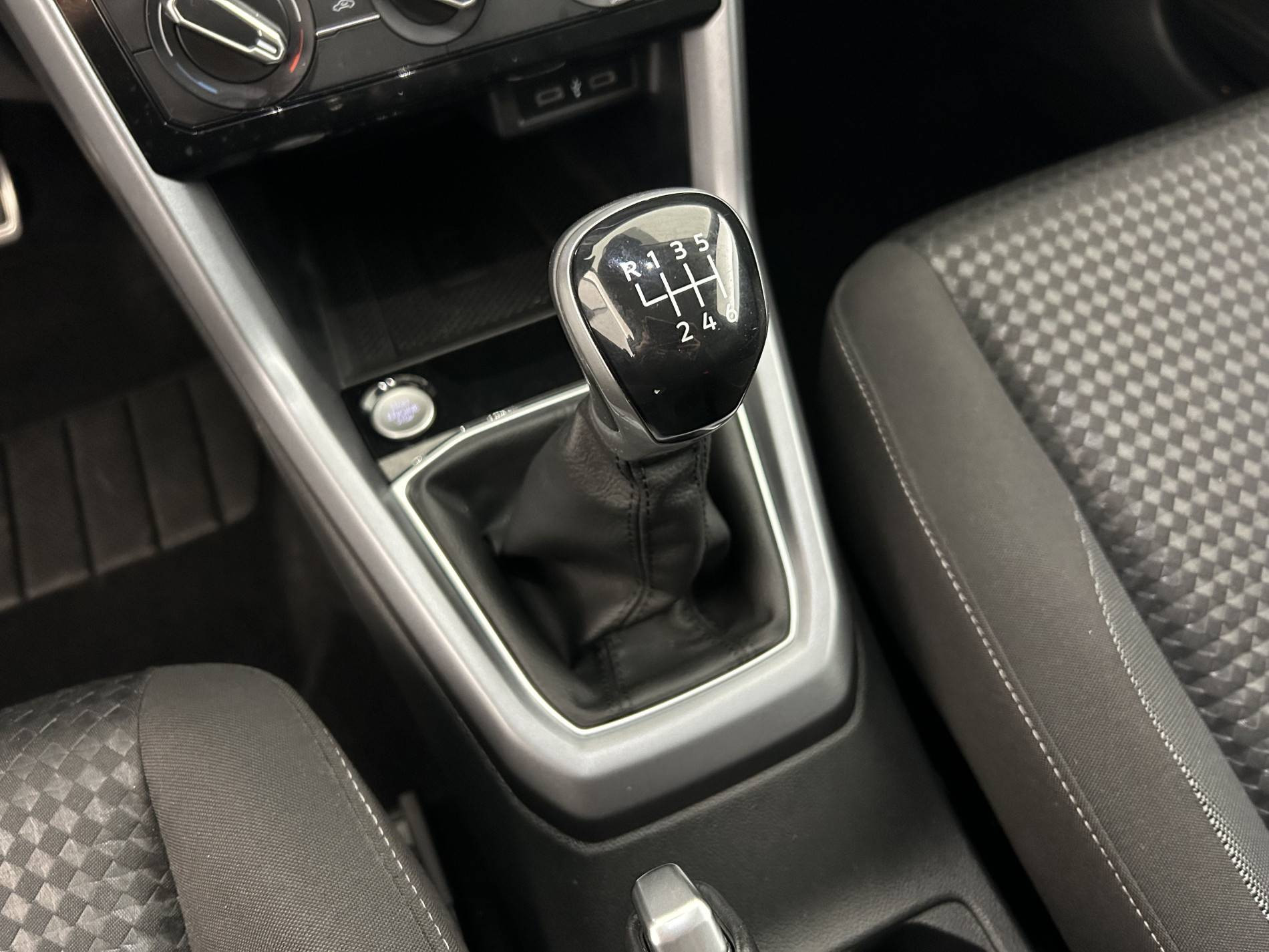 Vente en ligne Volkswagen T-Cross  1.0 TSI 110 Start/Stop BVM6 au prix de 16 790 €
