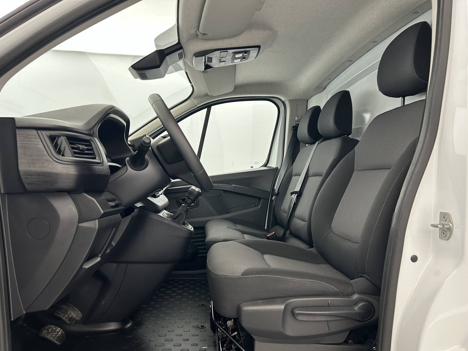 Vente en ligne Renault Trafic 3 Fourgon TRAFIC FGN L1H1 3000 KG BLUE DCI 130 au prix de 24 990 €