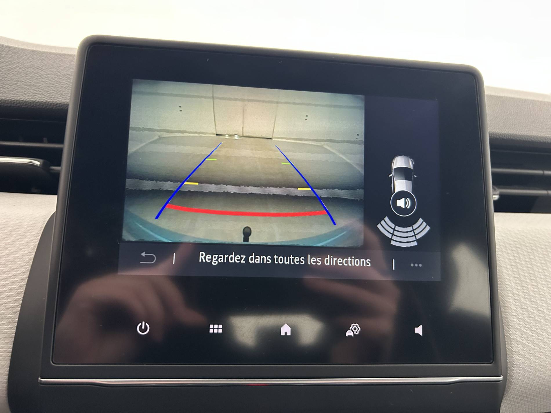 Vente en ligne Renault Clio 5 Clio E-Tech 140 - 21N au prix de 18 499 €