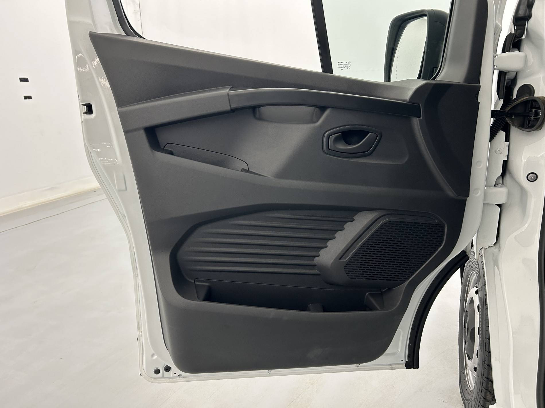 Vente en ligne Renault Trafic 3 Fourgon TRAFIC FGN L1H1 3000 KG BLUE DCI 130 au prix de 24 990 €