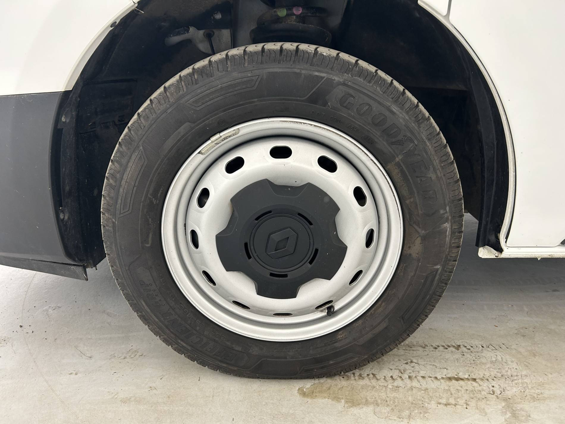 Vente en ligne Renault Trafic 3 Fourgon TRAFIC FG BLUE DCI 130 L1H1 3T GSR2 au prix de 25 390 €