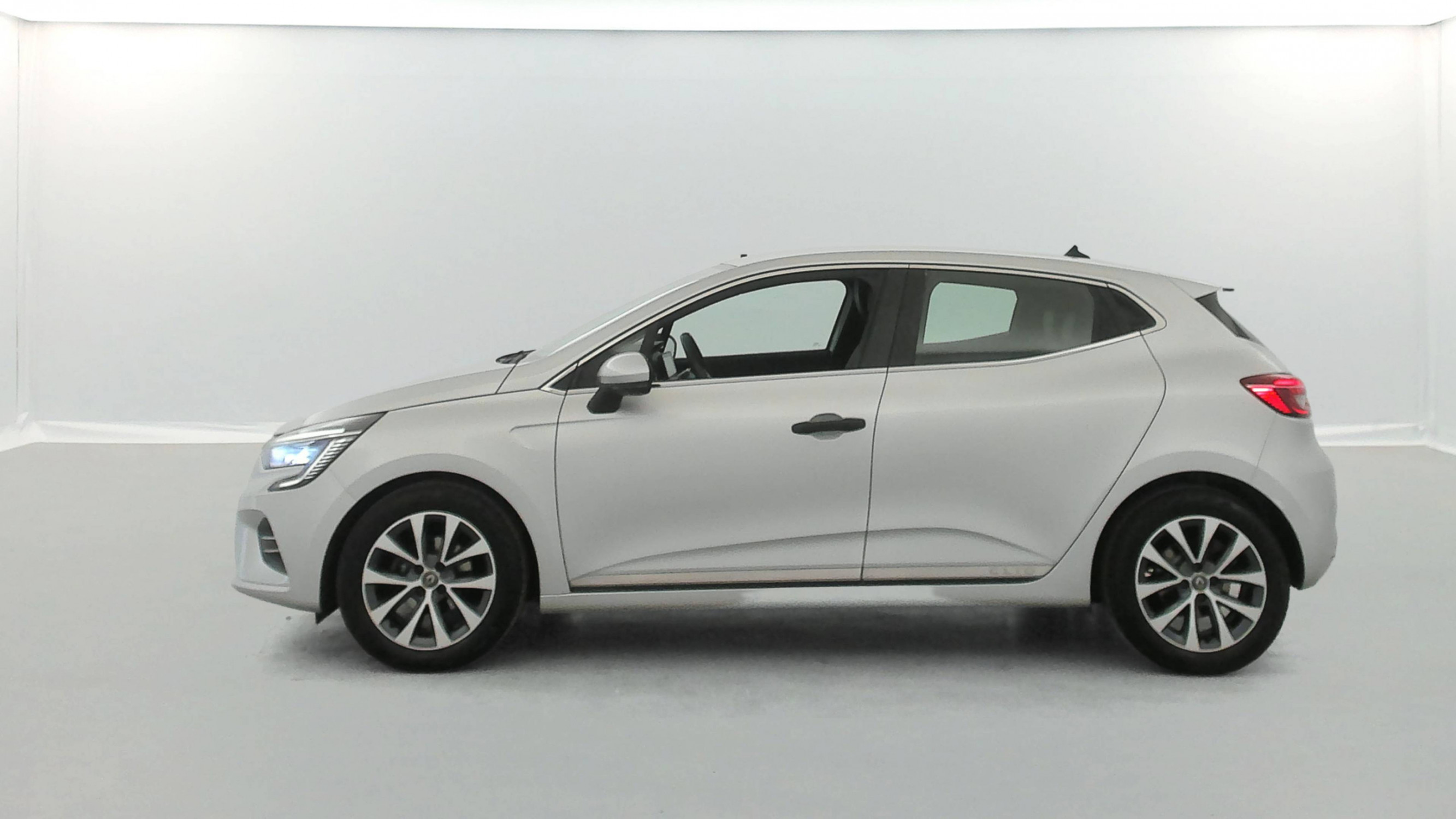 Vente en ligne Renault Clio 5 Clio TCe 100 au prix de 11 890 €