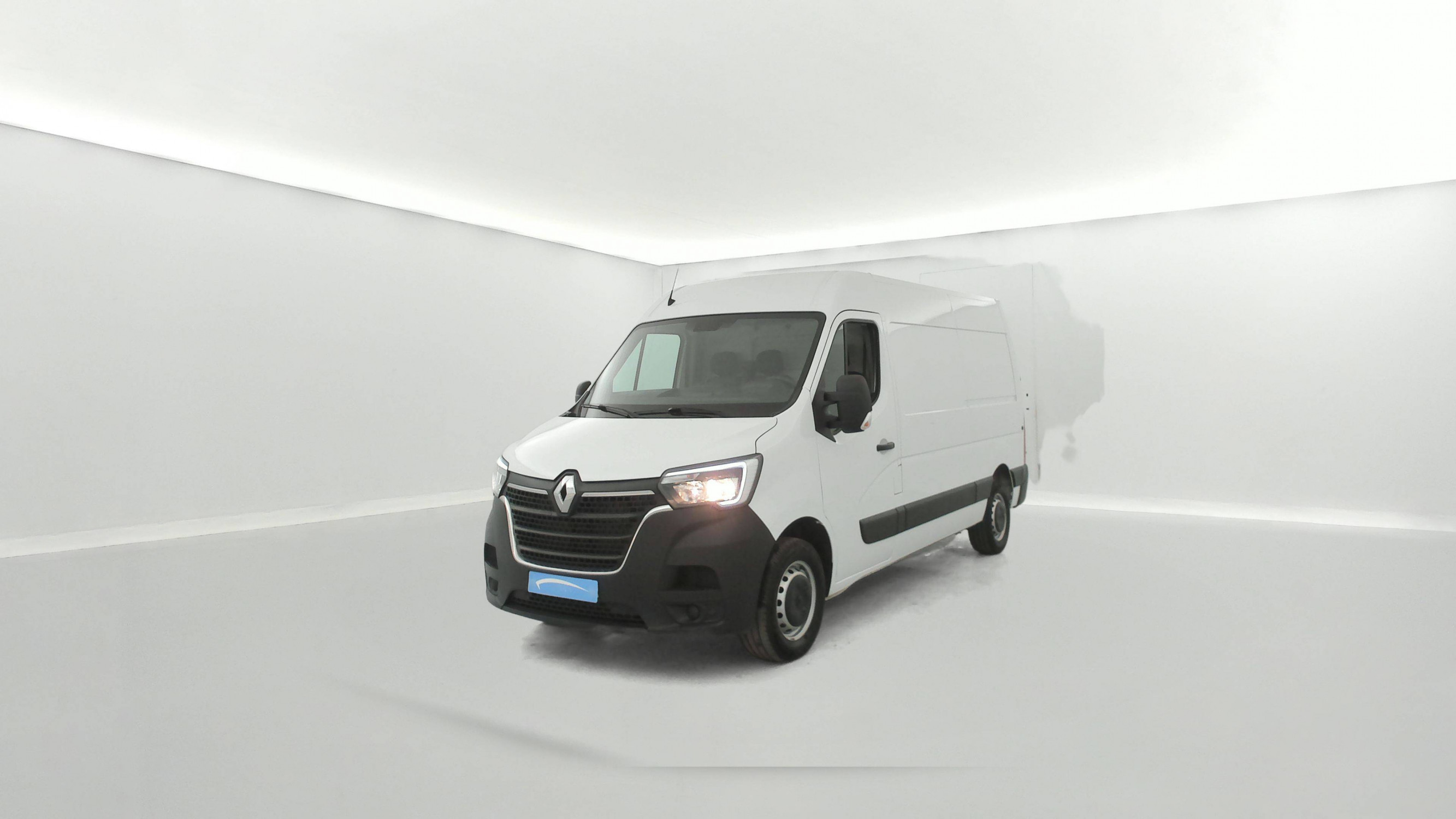 Vente en ligne Renault Master Fourgon MASTER FGN TRAC F3500 L2H2 BLUE DCI 135 au prix de 27 990 €